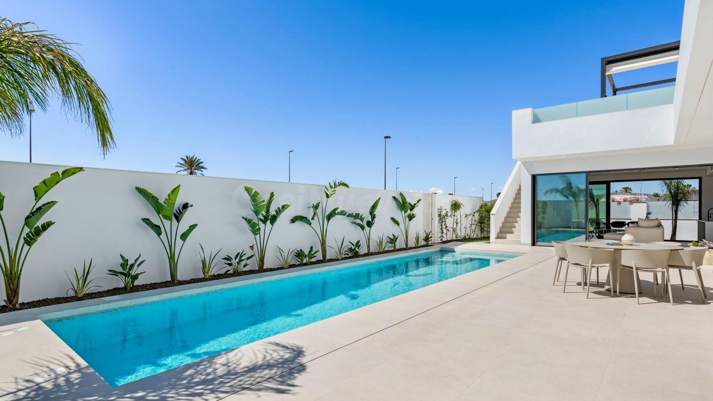 Chalet con su propia gran piscina y solárium de 125 m2 a poc - foto 2