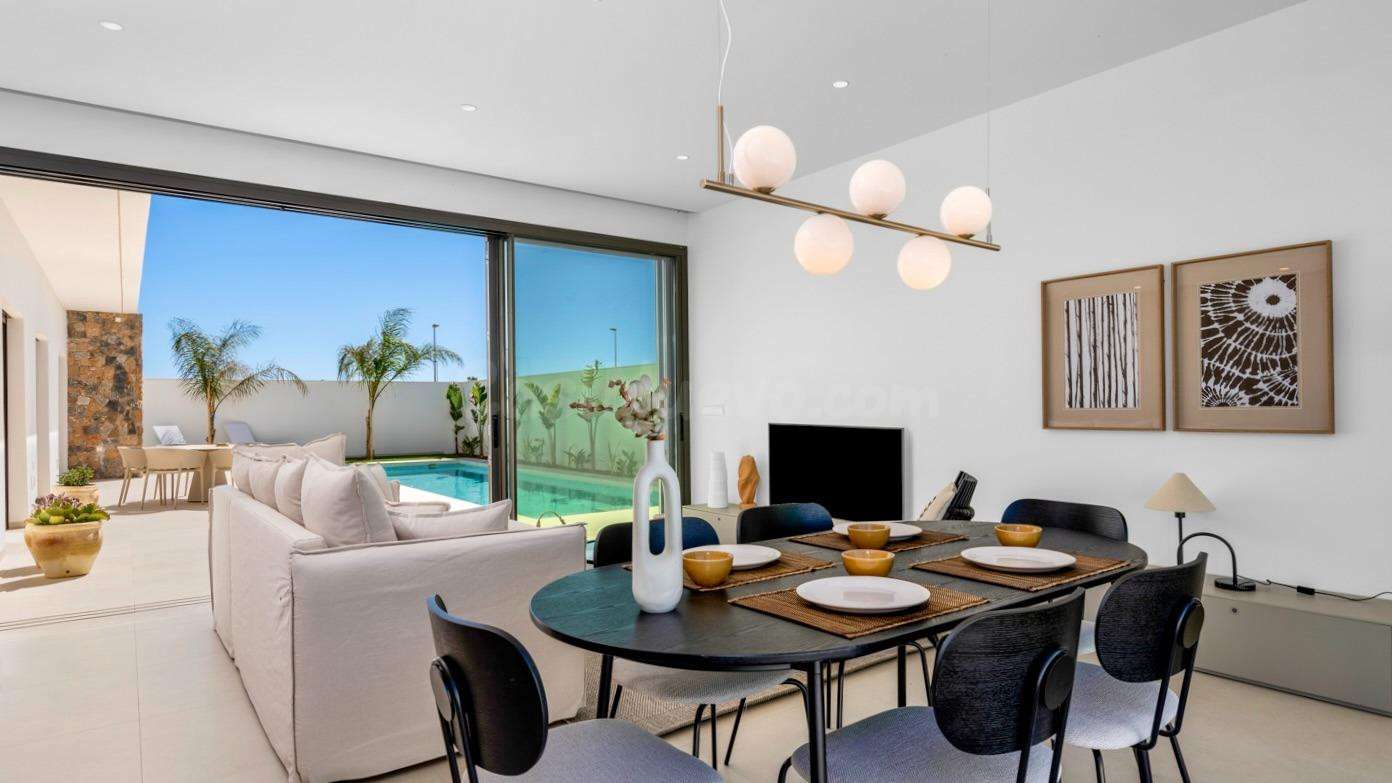Chalet con su propia gran piscina y solárium de 125 m2 a poc - foto 3