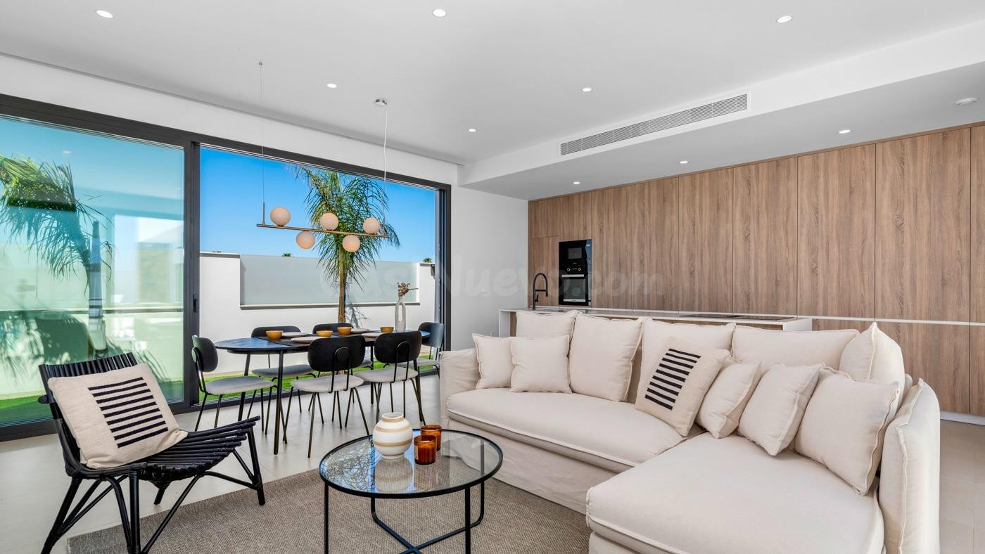 Chalet con su propia gran piscina y solárium de 125 m2 a poc - foto 4