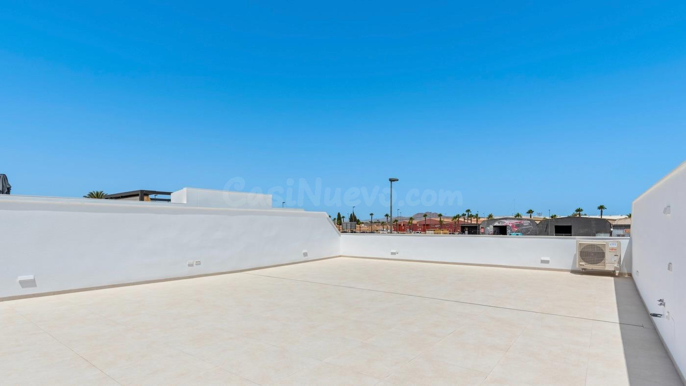 Chalet con su propia piscina y solárium de 92m2 a poca dista - foto 2