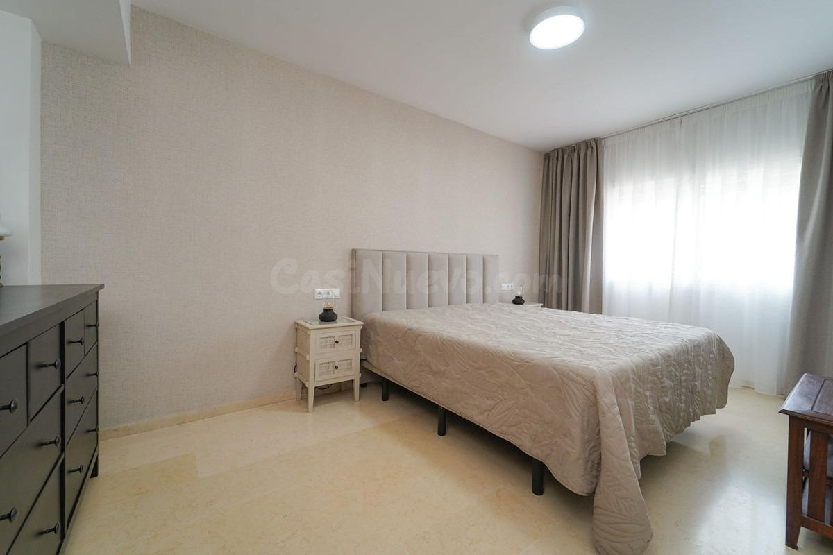 Ático de Elviria: Un Refugio Exclusivo en Marbella - foto 5