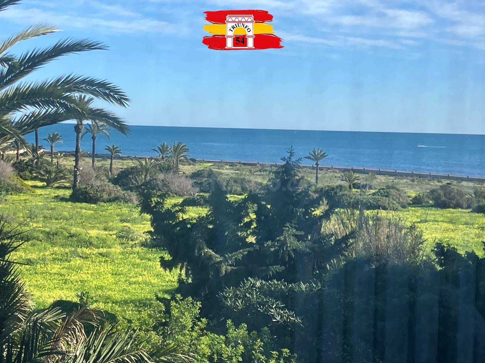 Primer Piso en Torrevieja con Vistas al Mar - foto 2