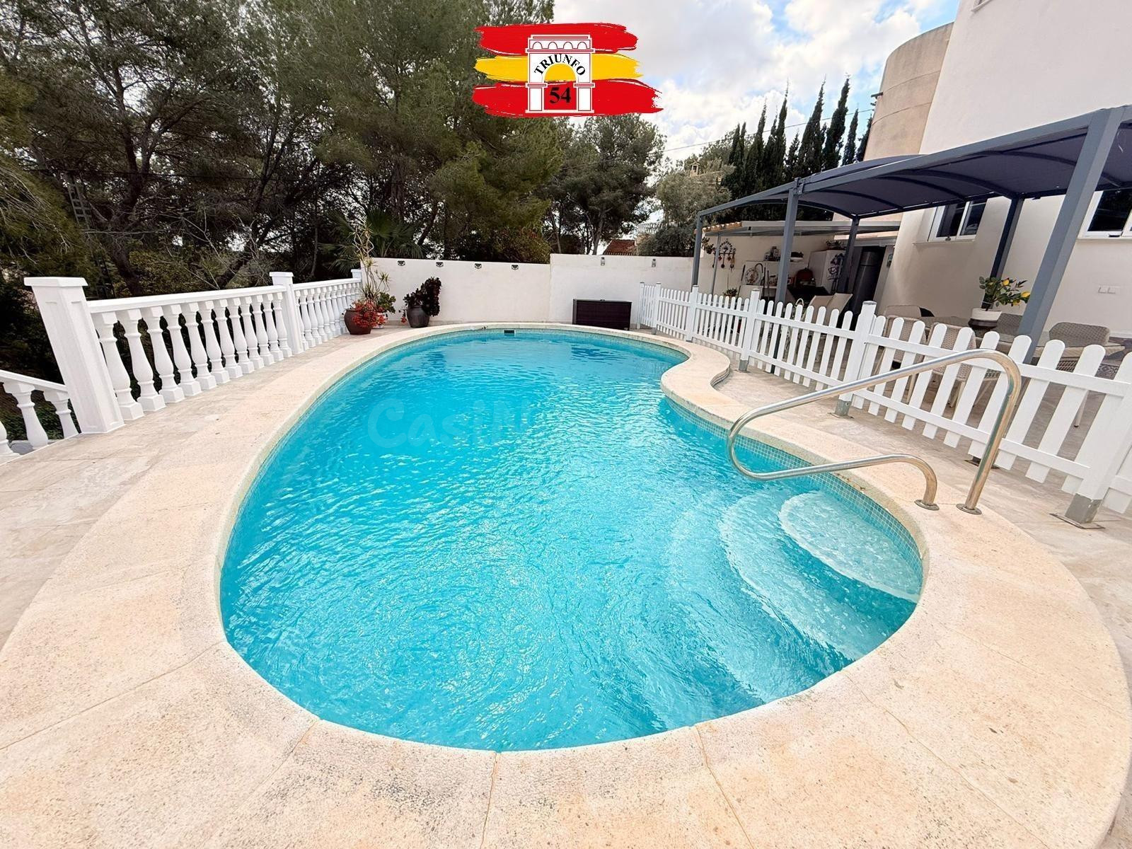 Exclusiva villa en Pinar de Campoverde: amplitud, privacidad - foto 2