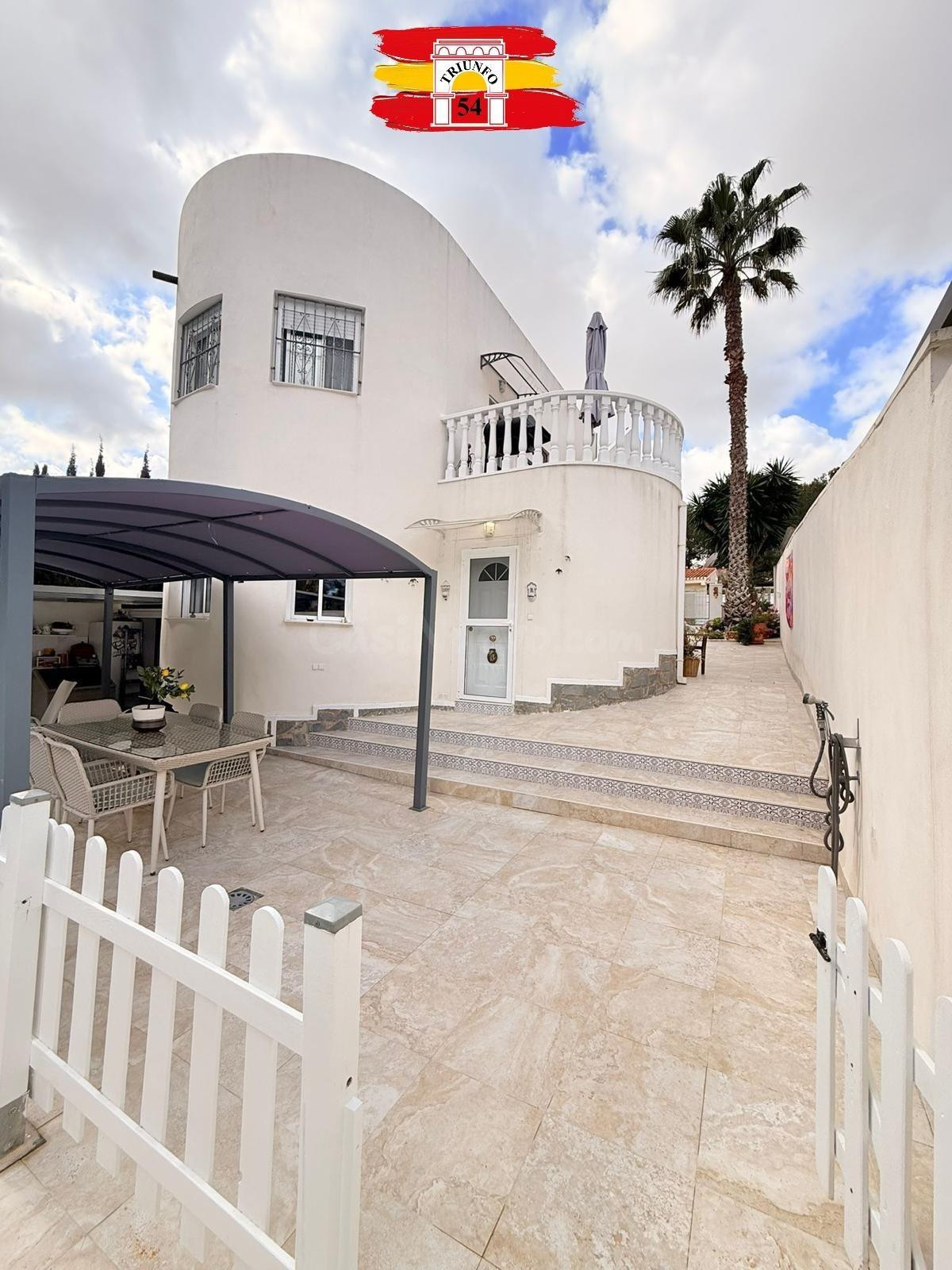 Exclusiva villa en Pinar de Campoverde: amplitud, privacidad - foto 3