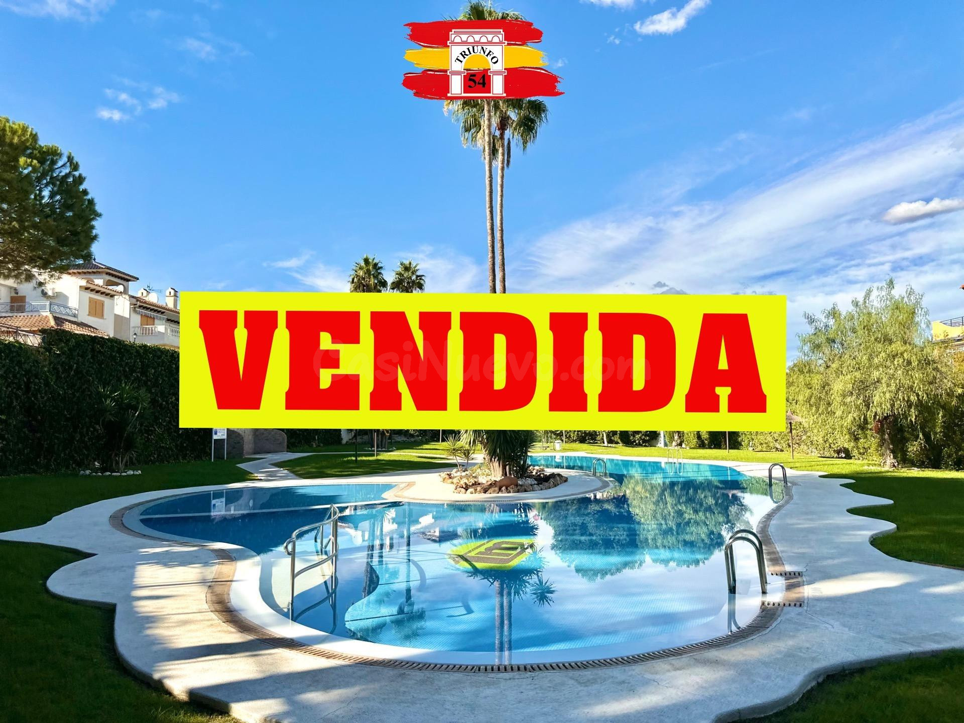 Primer Piso Con Piscina Comunitaria en Riomar