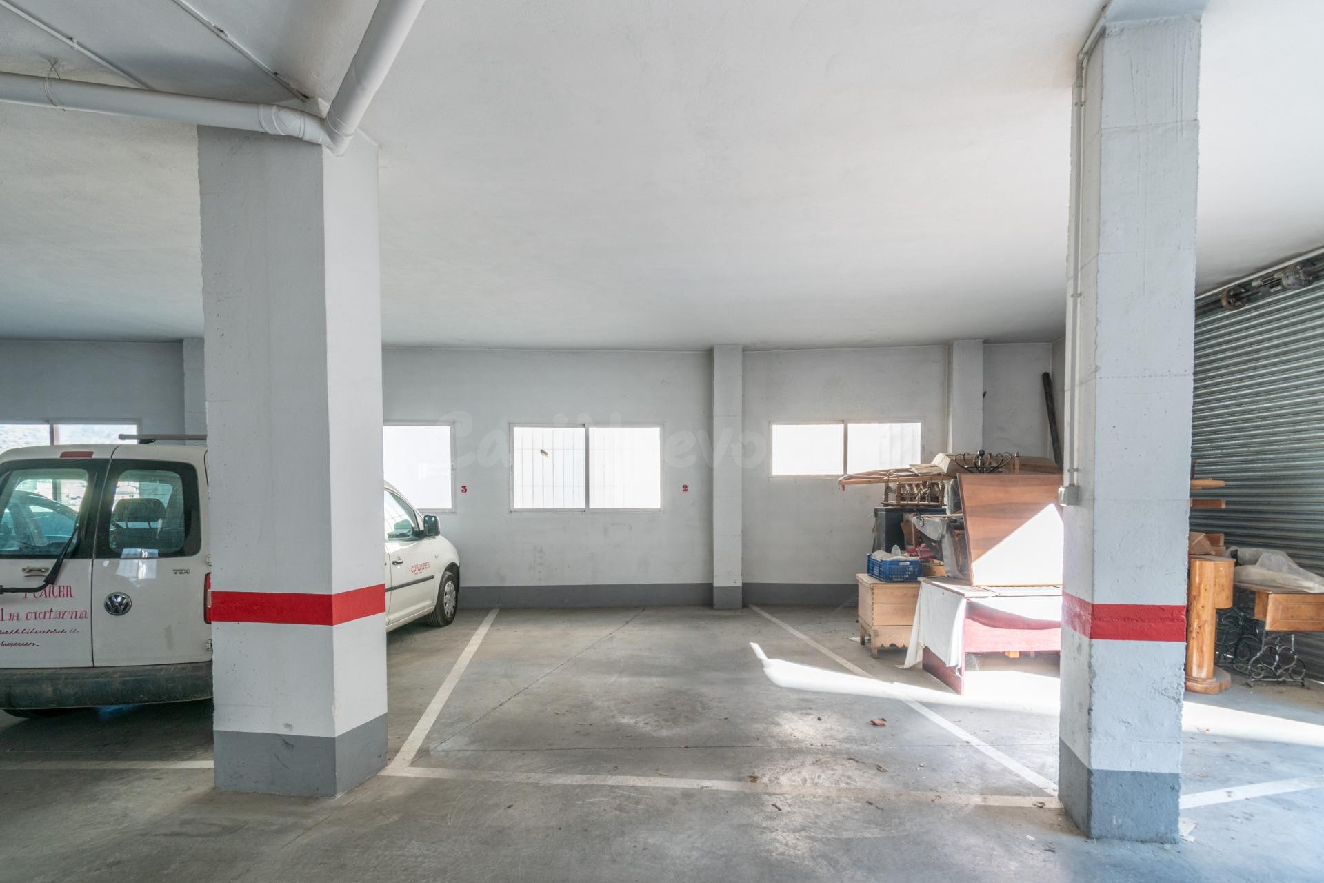 Local con 238m2 en centro de Guejar Sierra - foto 4