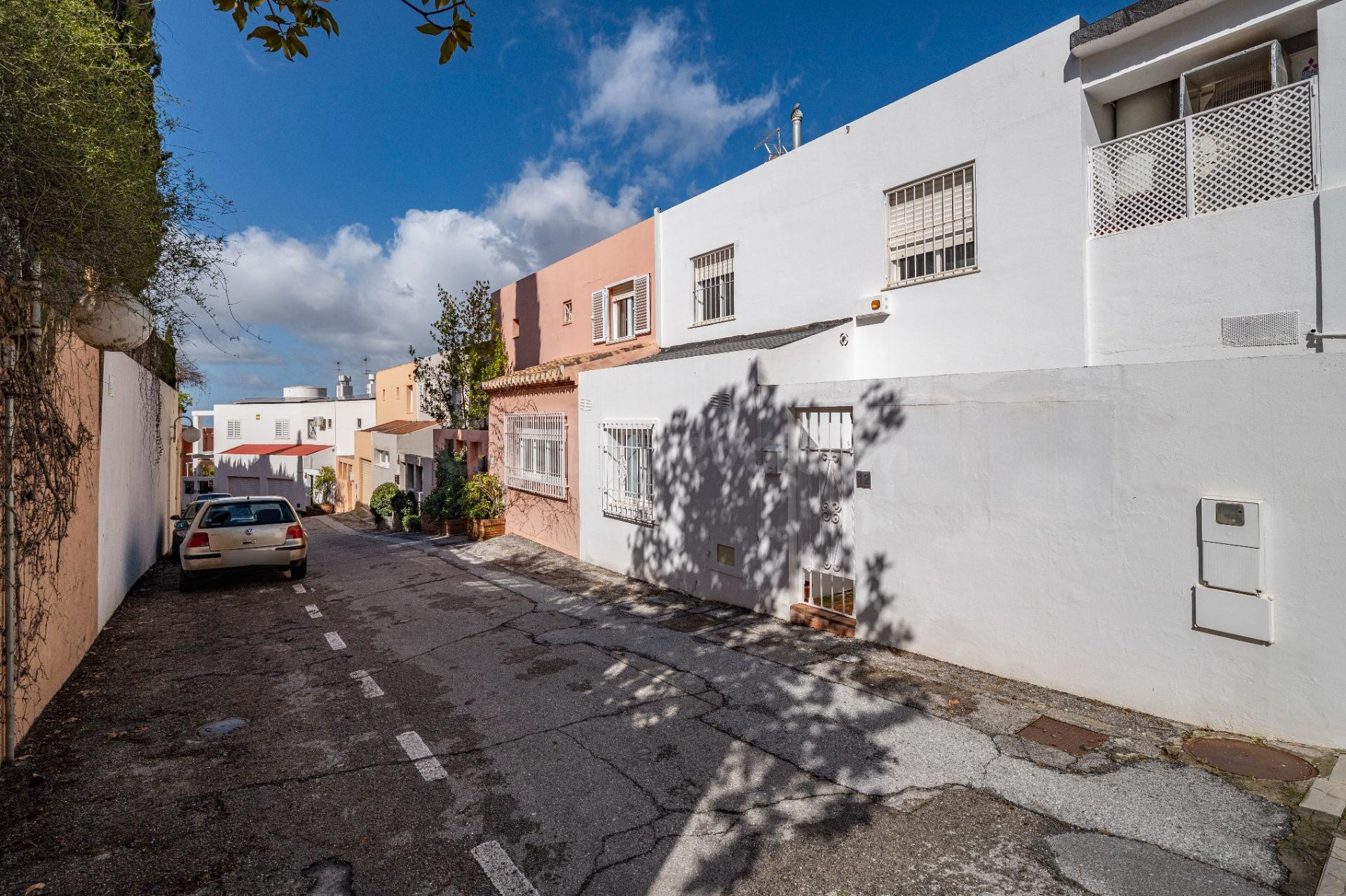 Exclusivo casa pareada en Urbanización El Serrallo