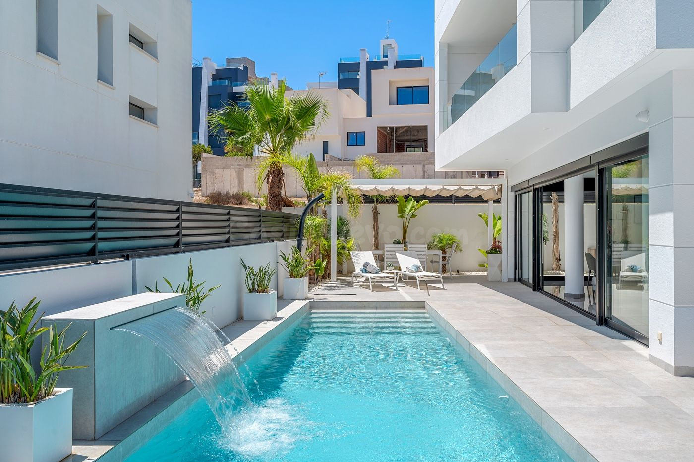 Moderna Villa de 4 Dormitorios en Guardamar del Segura - foto 2