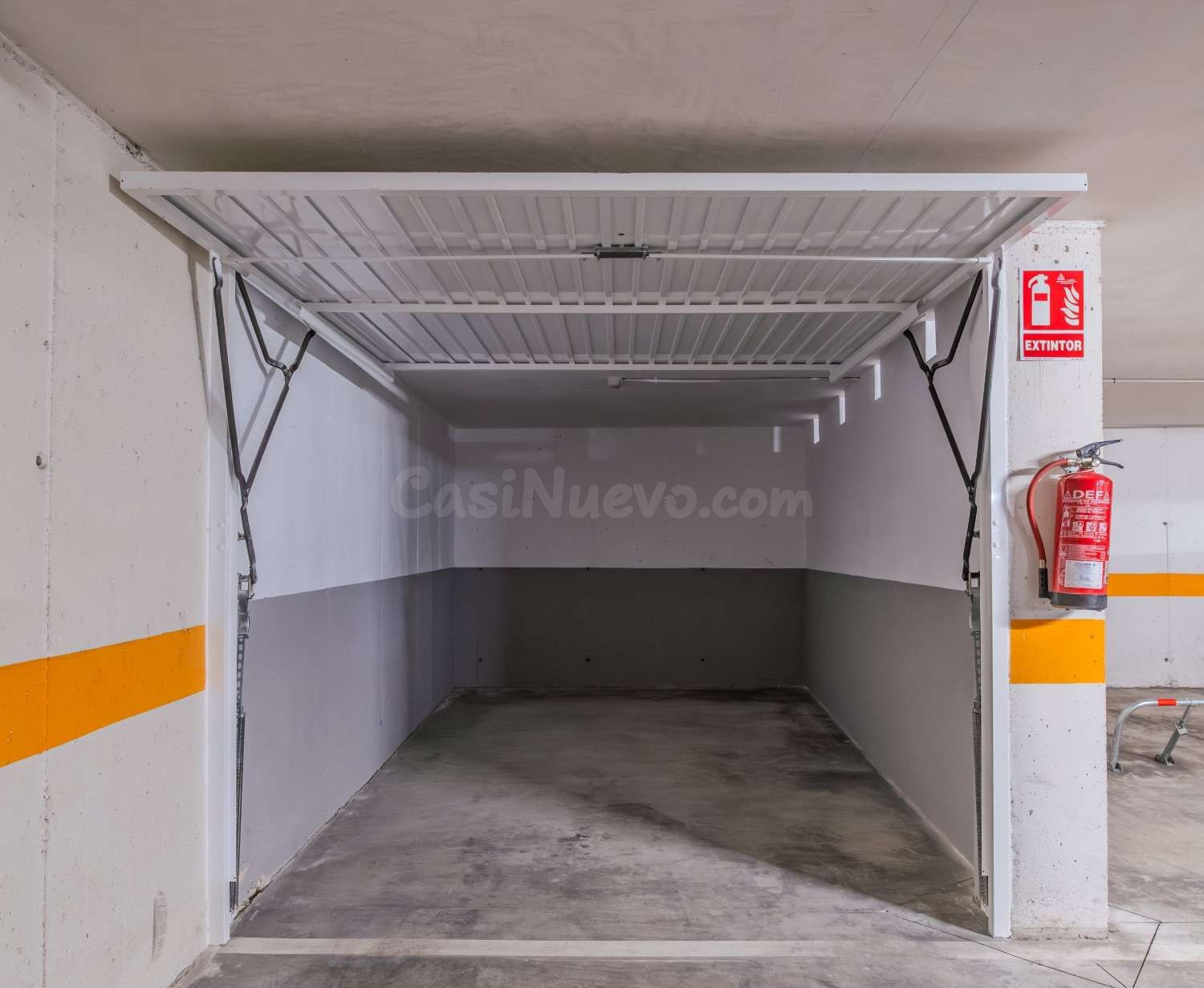 Garaje 13m² en venta - Centro