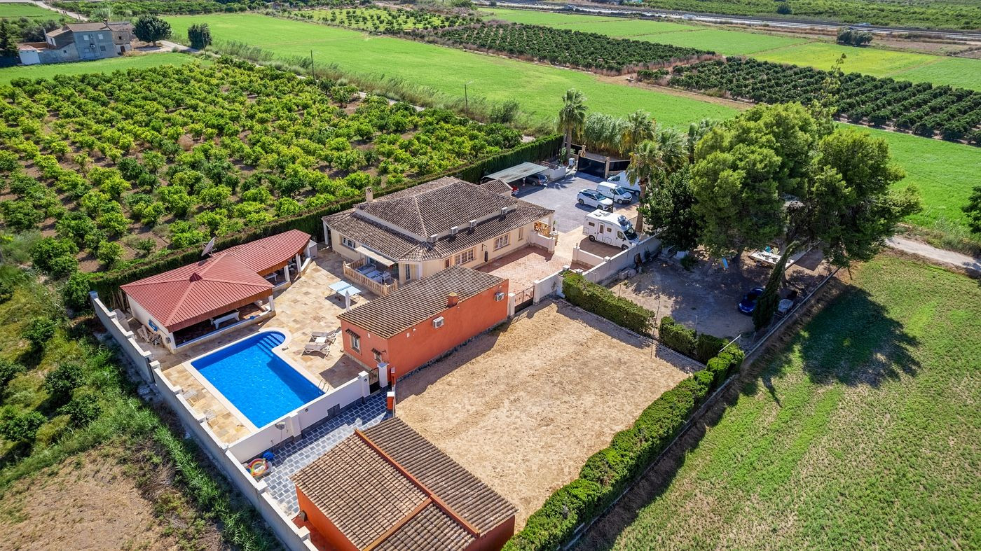Casa de campo 6 habitaciones 286m² en venta - Comunidad vale - foto 2