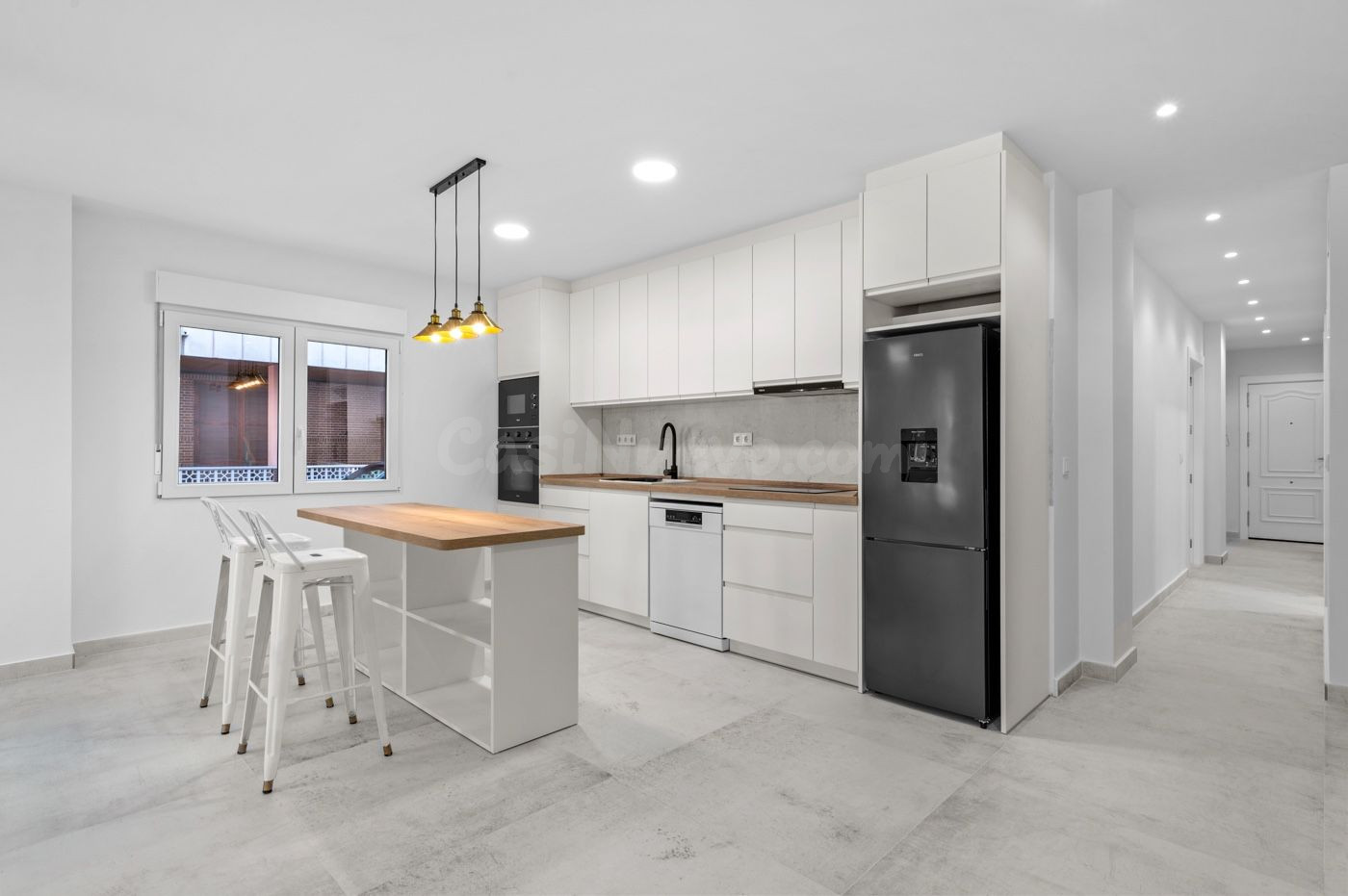 Amplio apartamento reformado en Playa del Acequión - foto 4