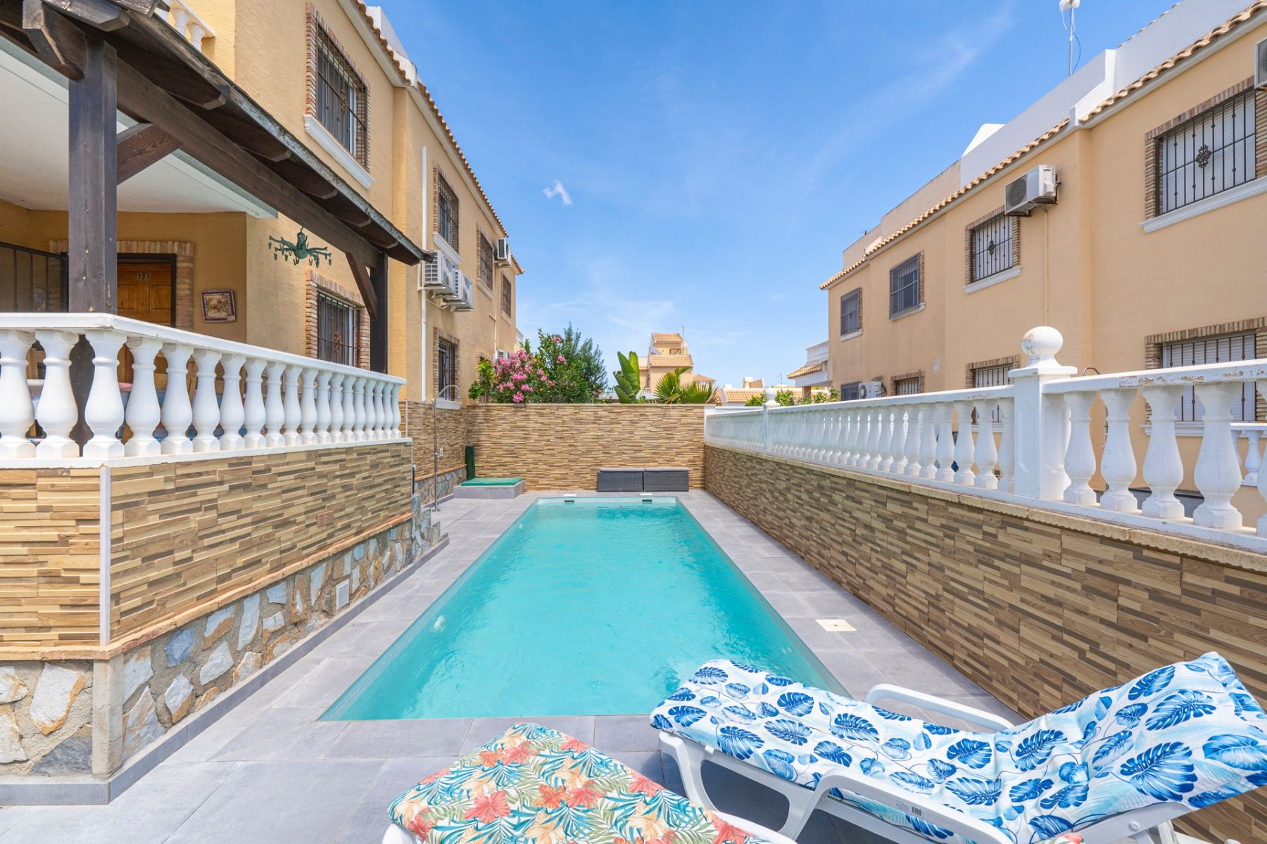 Magnífico chalet con piscina privada y solárium en Rojales - foto 4