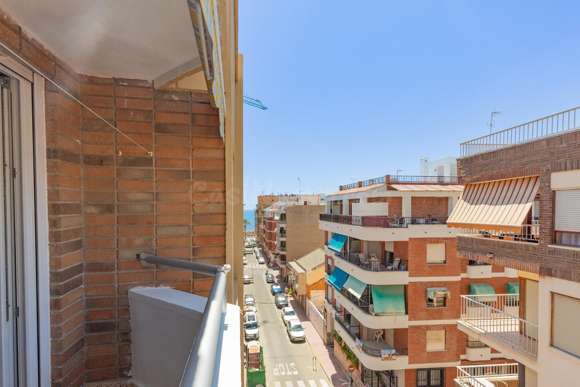 ¡Luz, sol y playa a 3 minutos a pie! Piso en última planta c - foto 3