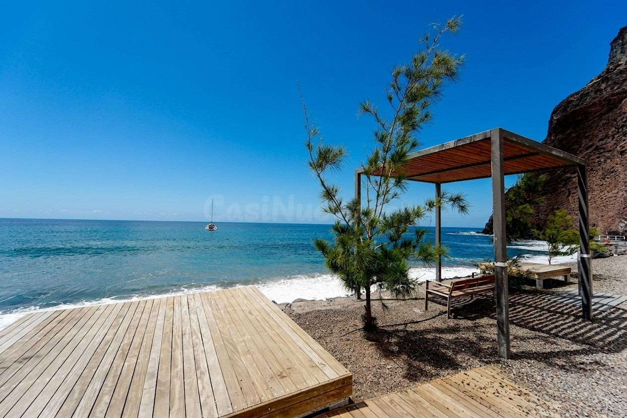 ¡Oportunidad única! Casa adosada en primera línea de playa e - foto 4