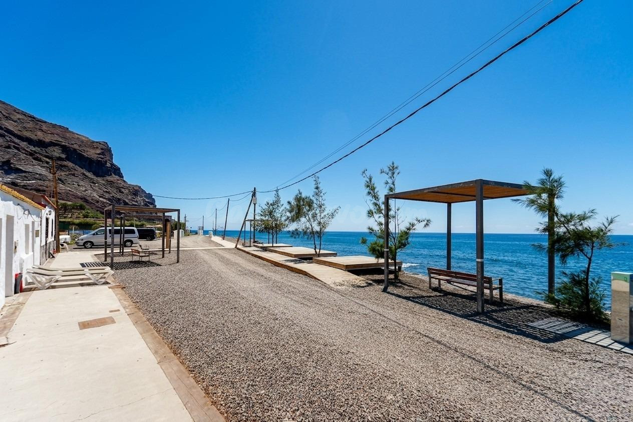 ¡Oportunidad única! Casa adosada en primera línea de playa e - foto 5