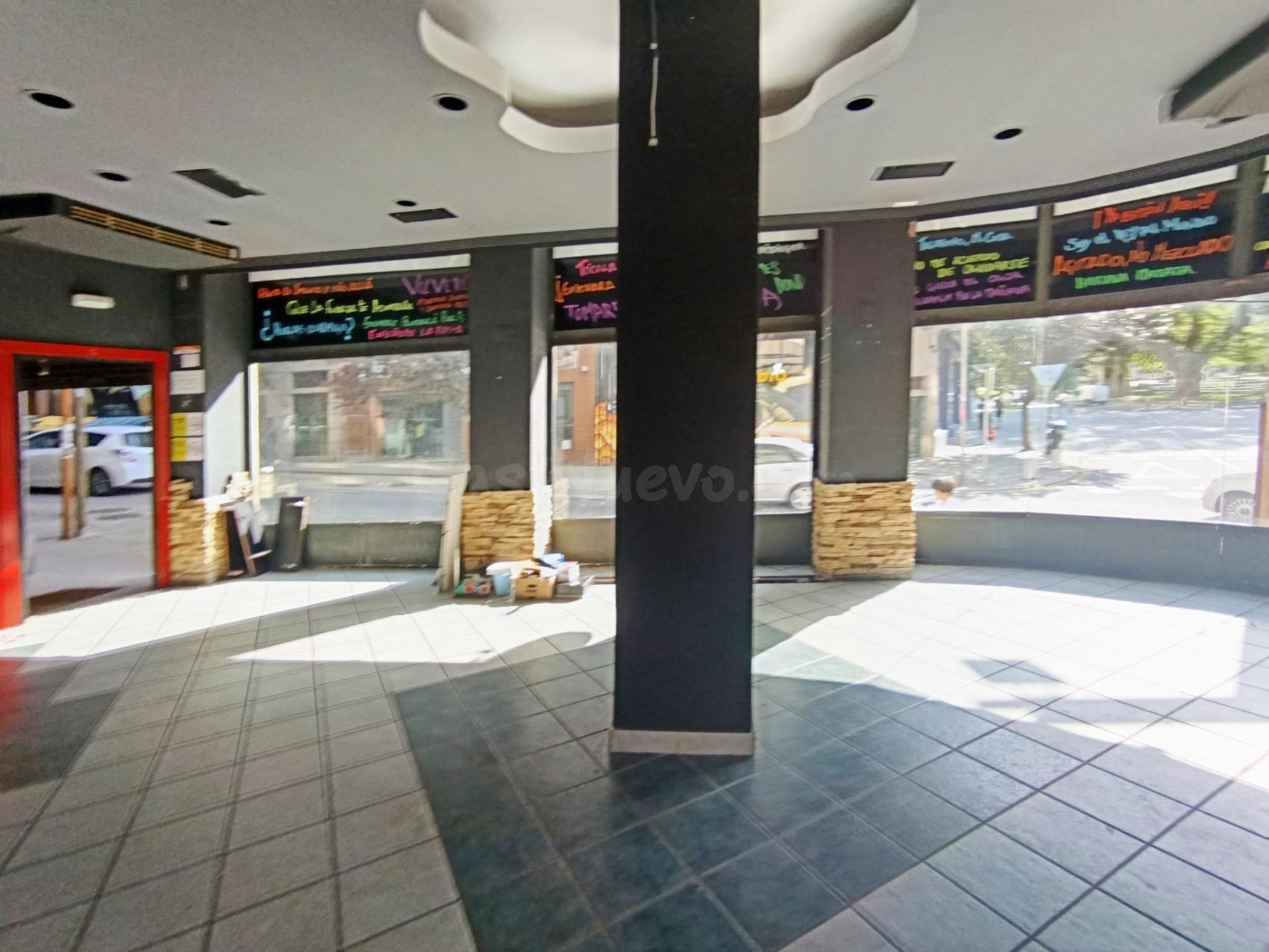 ¡Oportunidad en el corazón de la ciudad! Local comercial en  - foto 3