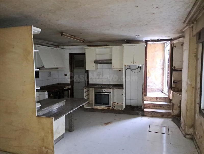 Casa propiedad de entidad bancaria en Marín para reforma int - foto 2