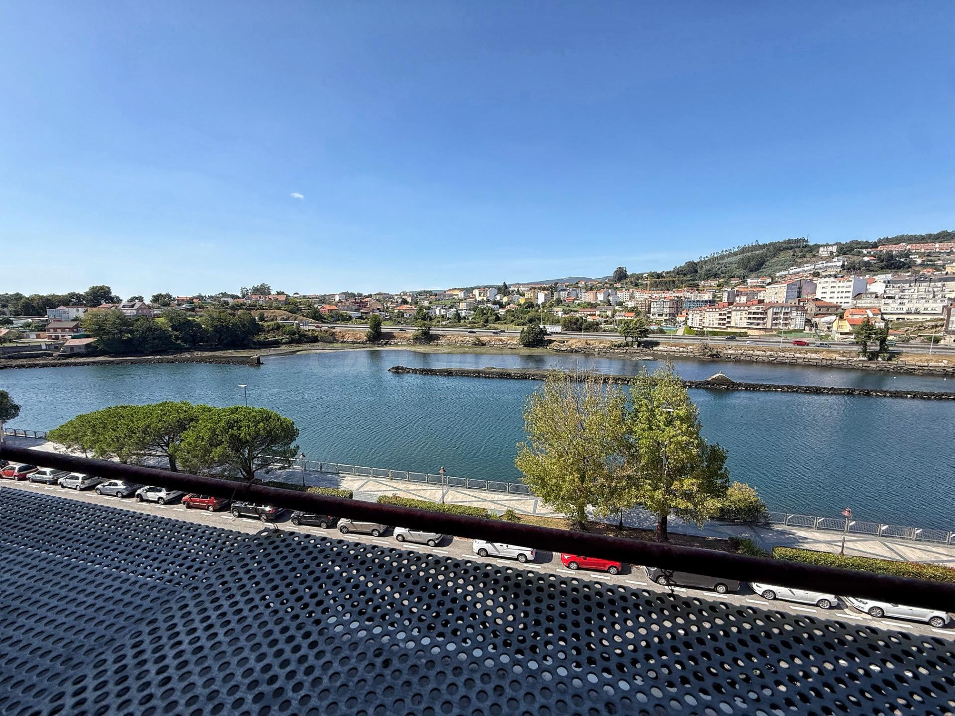 ESPACIO, LUZ Y VISTAS DIRECTAS AL RÍO LÉREZ. - foto 5