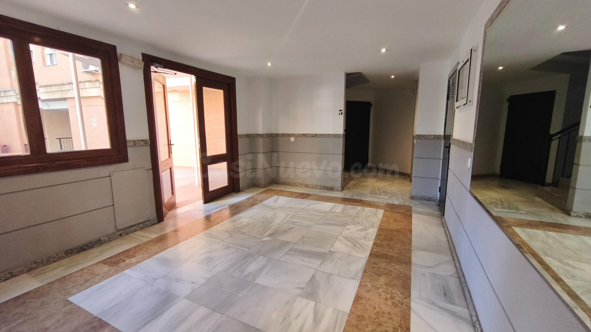 Piso de tres habitaciones semi reformado en Avenida Plutarco - foto 2