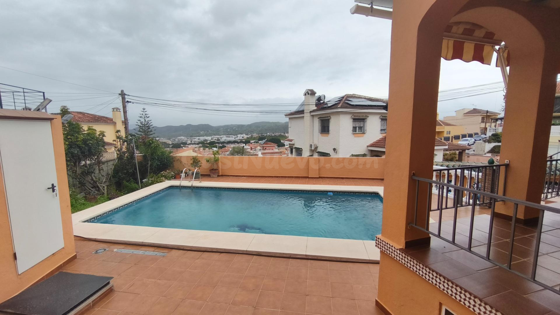 Chalet independiente con piscina privada en zona Torremar, P