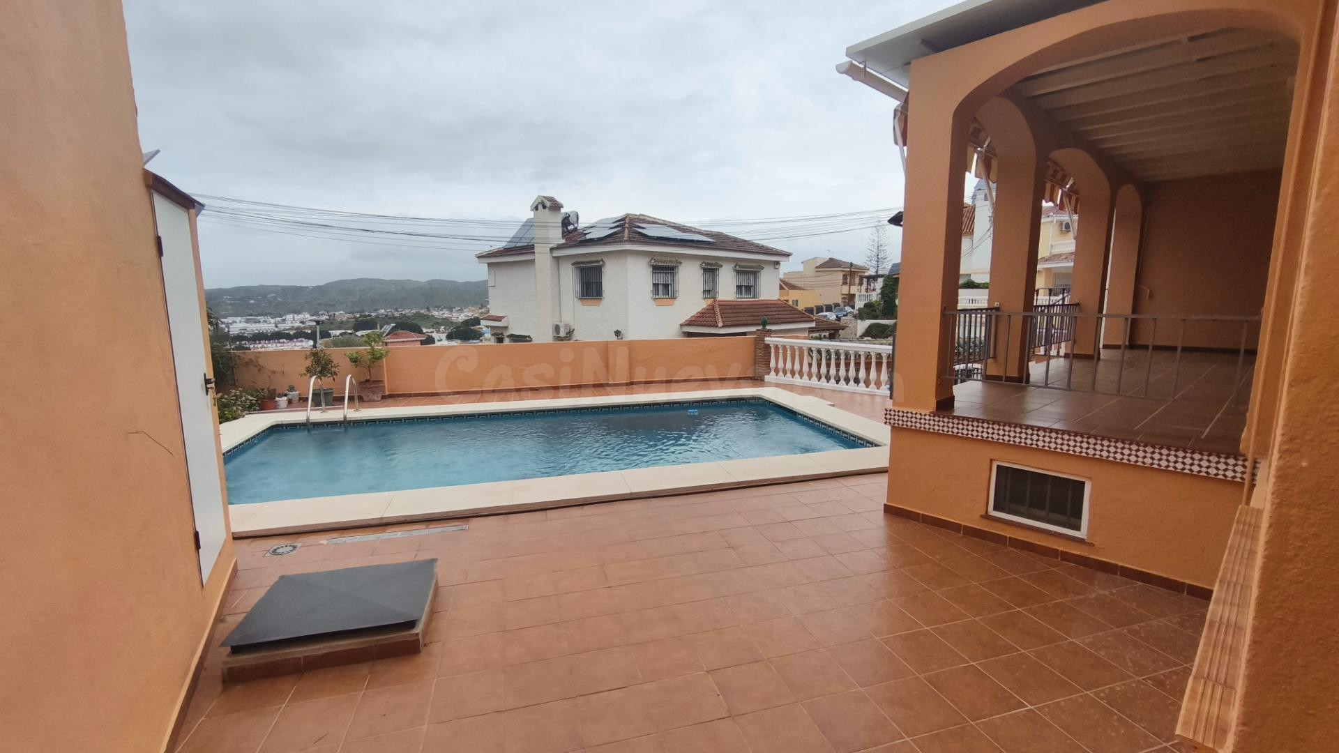 Chalet independiente con piscina privada en zona Torremar, P - foto 4