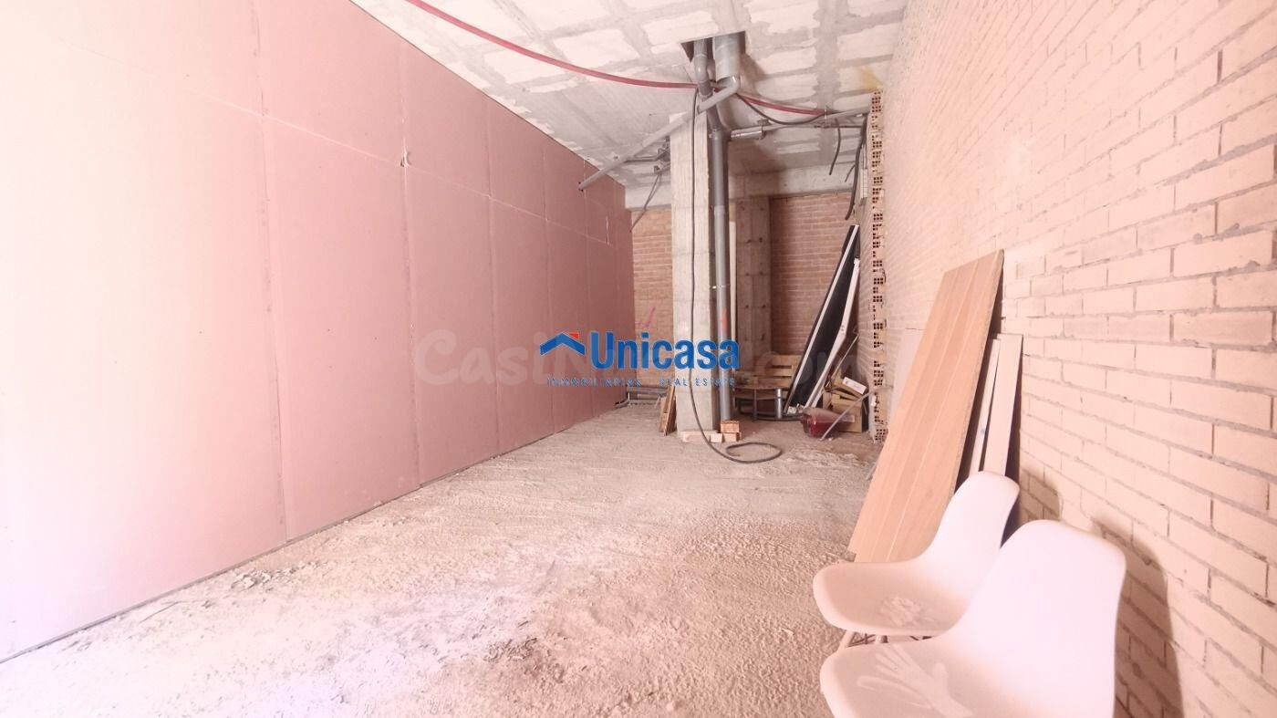 Local comercial muy visible junto a Hipercor con gran potenc