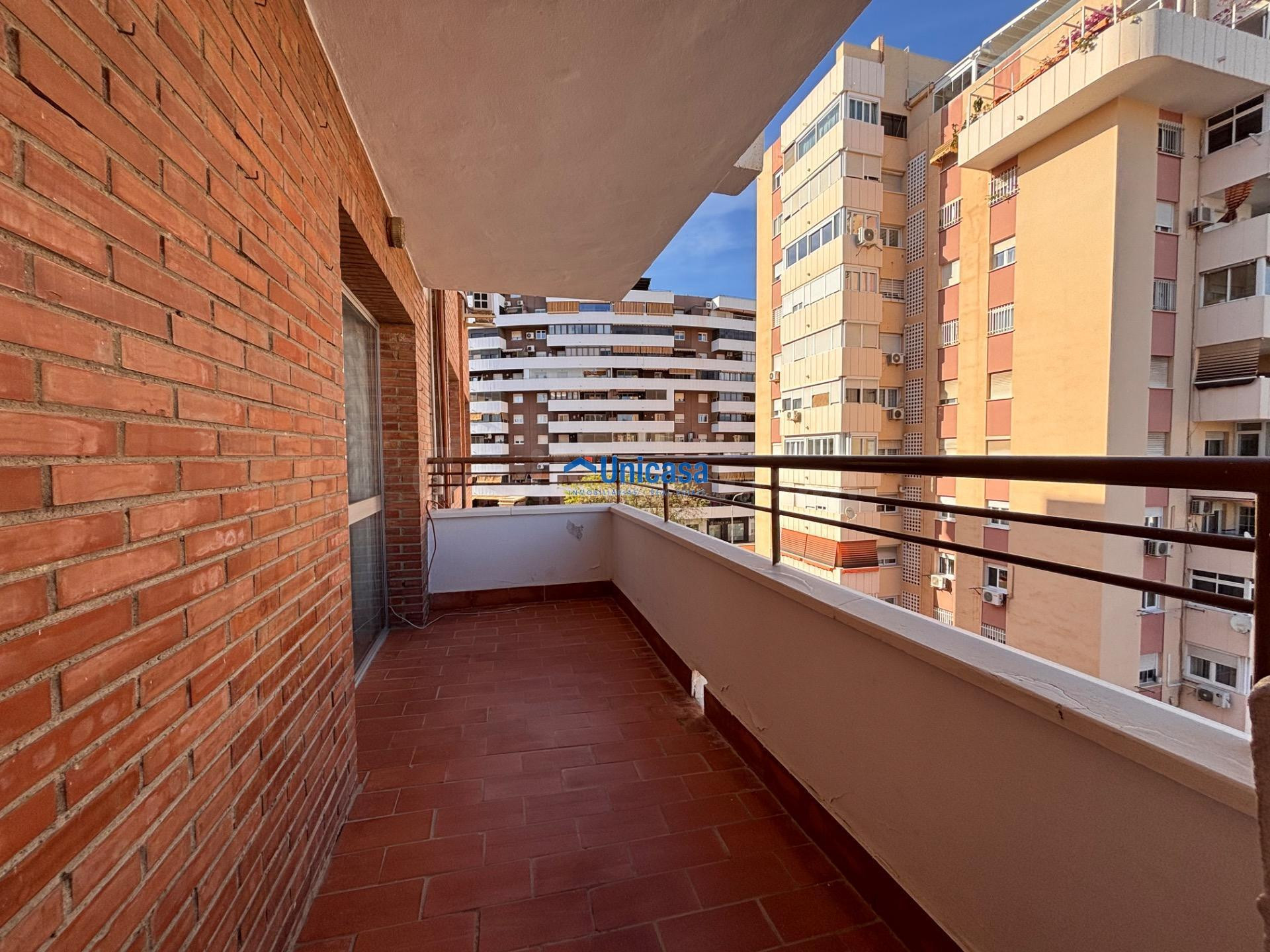 Piso con terraza y amplio garaje en Las Chapas (Elcano–Gamarra)