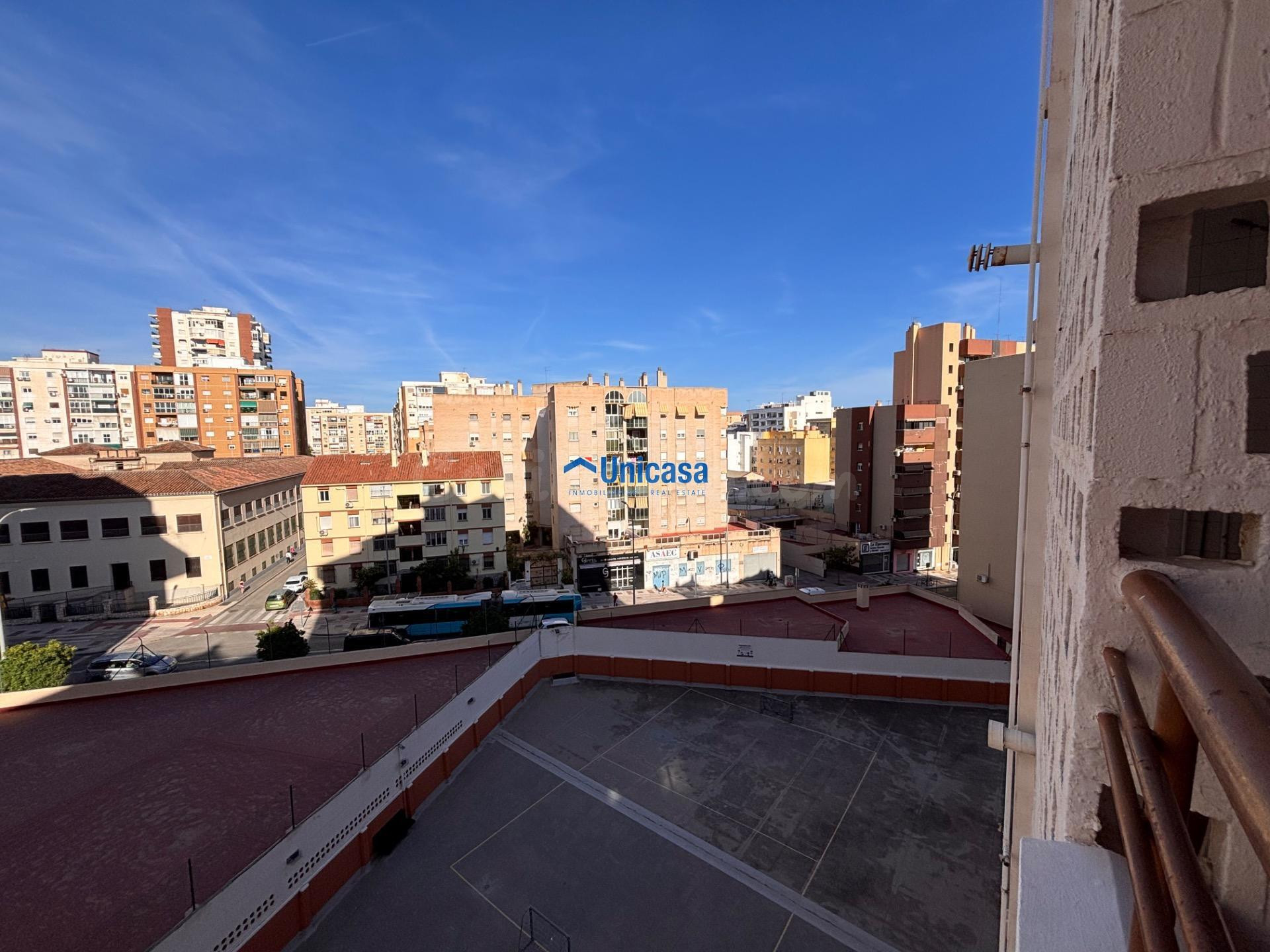 Piso con terraza y amplio garaje en Las Chapas (Elcano–Gamar - foto 2