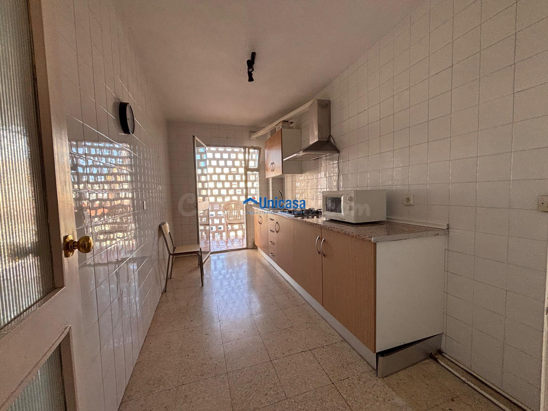 Piso con terraza y amplio garaje en Las Chapas (Elcano–Gamar - foto 4