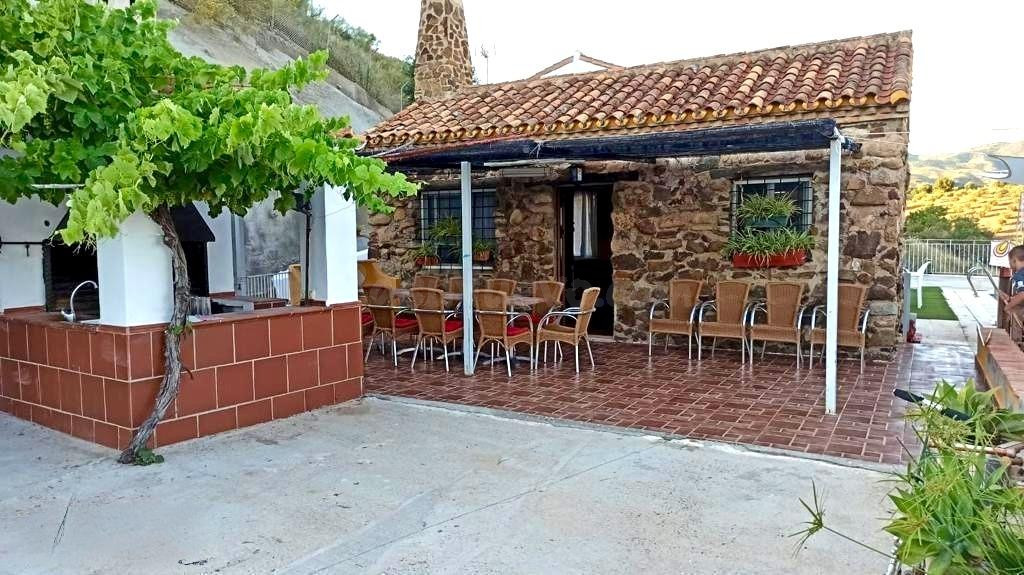 FINCA RÚSTICA DE ENSUEÑO CON PISCINA, BARBACOA Y VISTAS PANO - foto 2