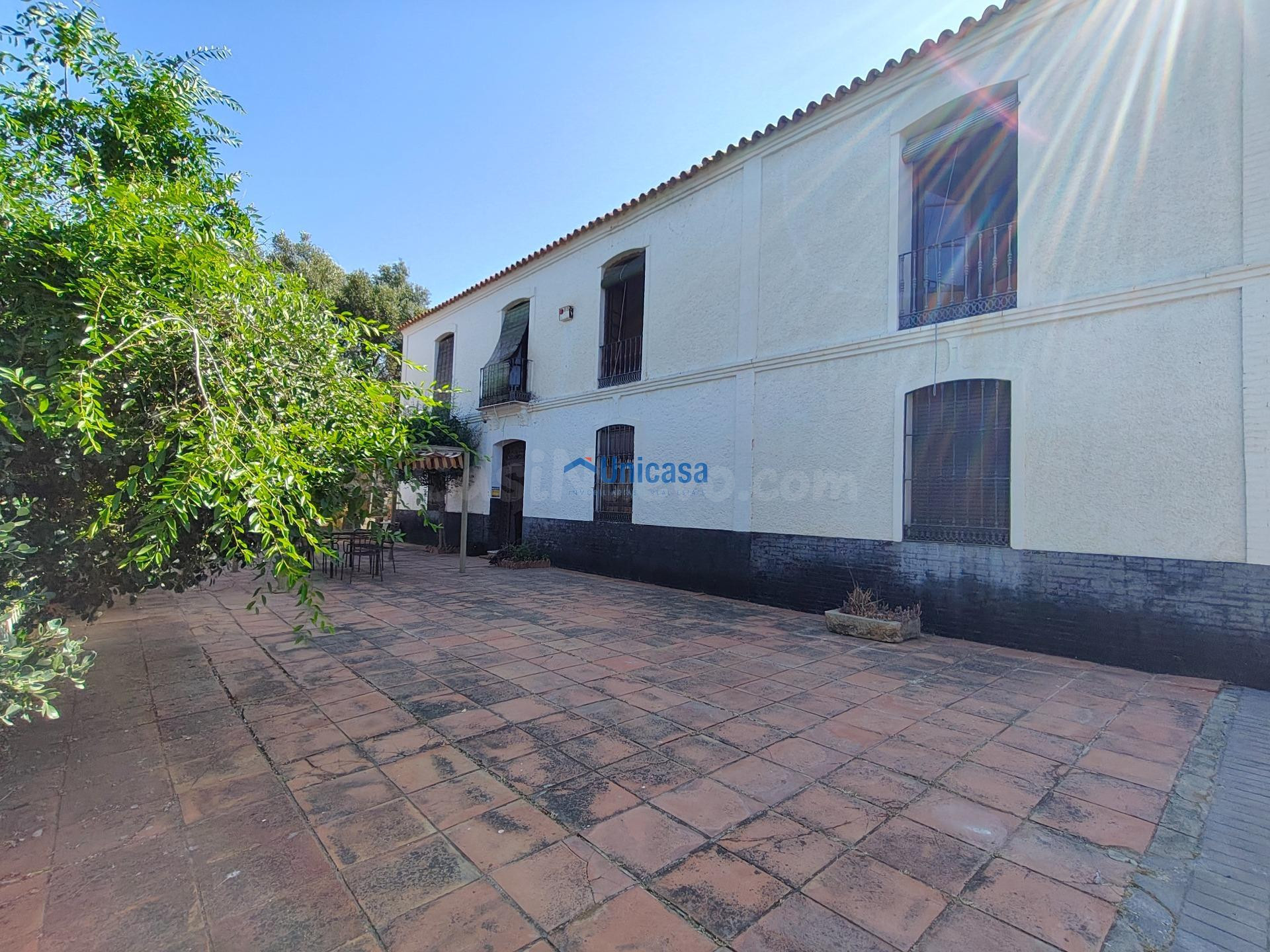 Singular vivienda centenaria, situada en la tranquila zona d - foto 5