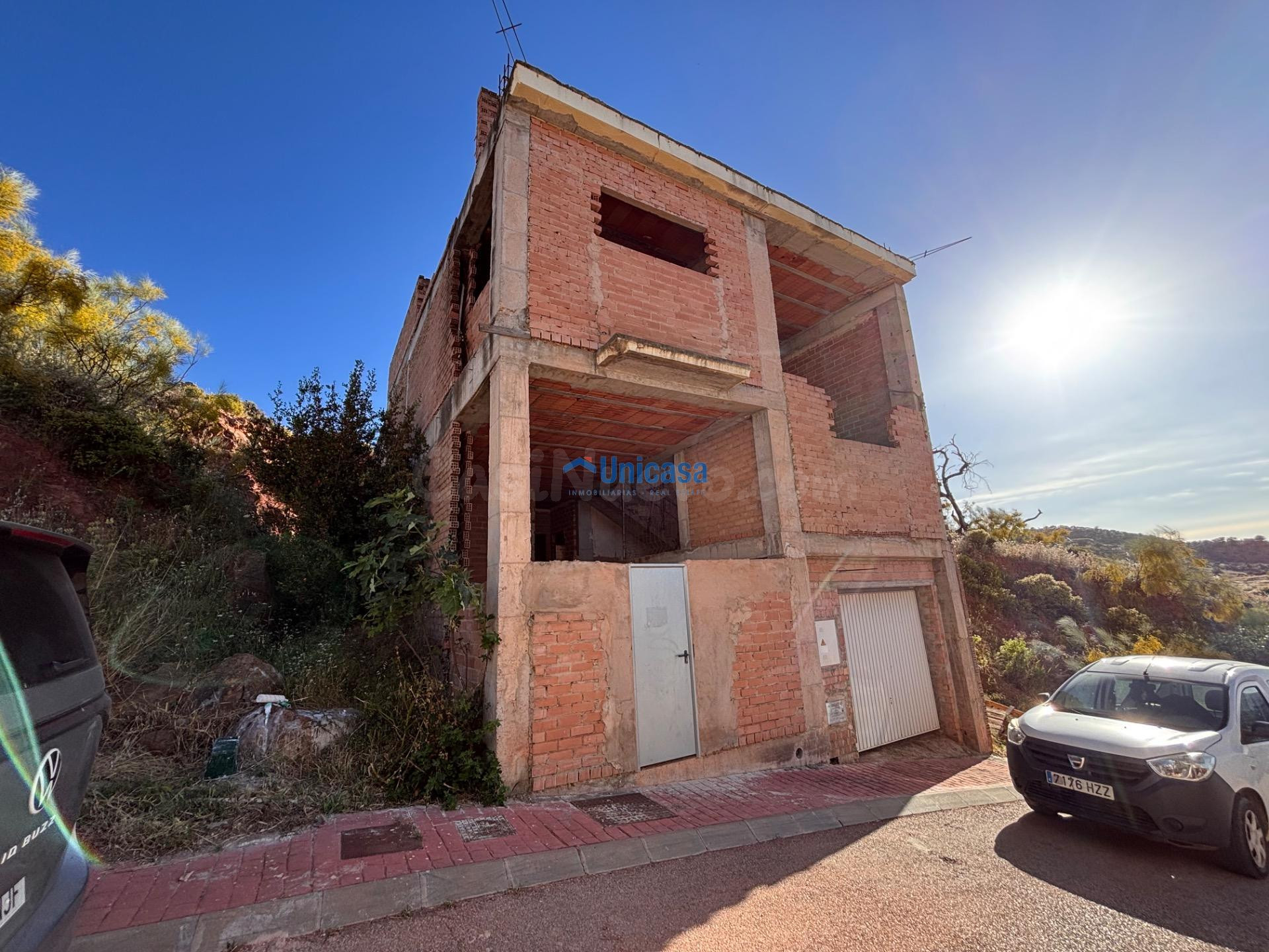 Vivienda en construcción con proyecto visado y posibilidad de crear una espectacular villa con piscina en Casabermeja
