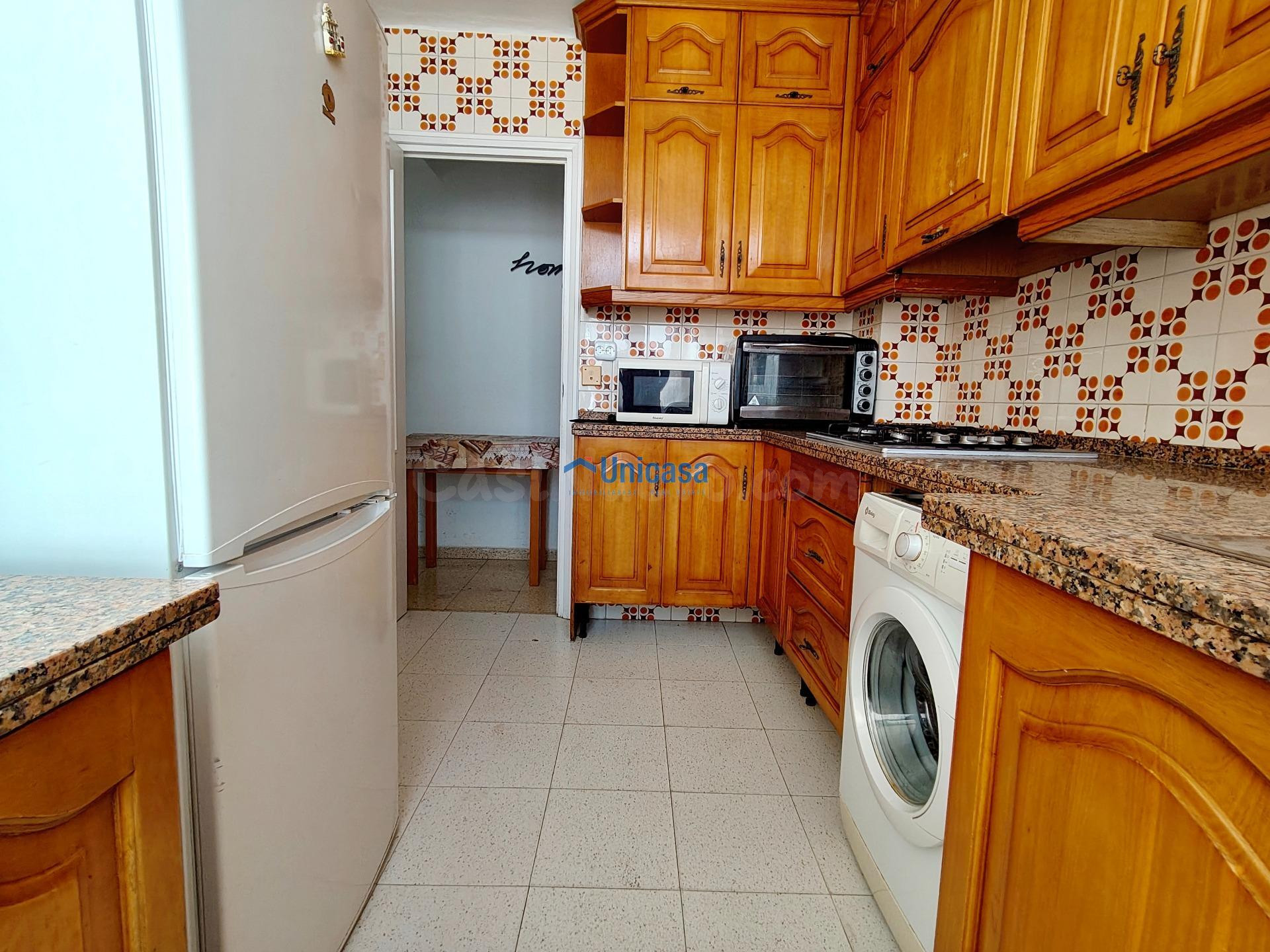 Piso de 3 habitaciones a solo 10 minutos andando del centro  - foto 2