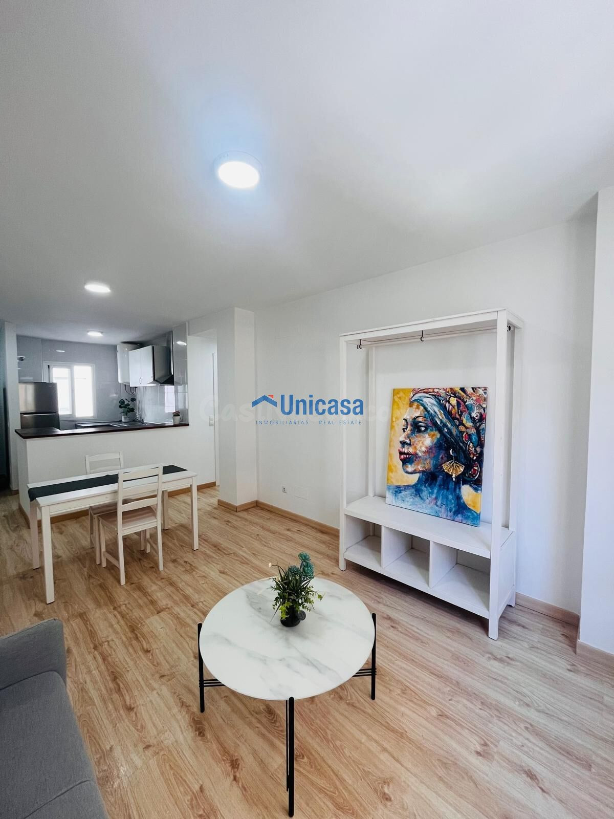 Olvídate de buscar aparcamiento! Piso de 2 dormitorios con g - foto 4