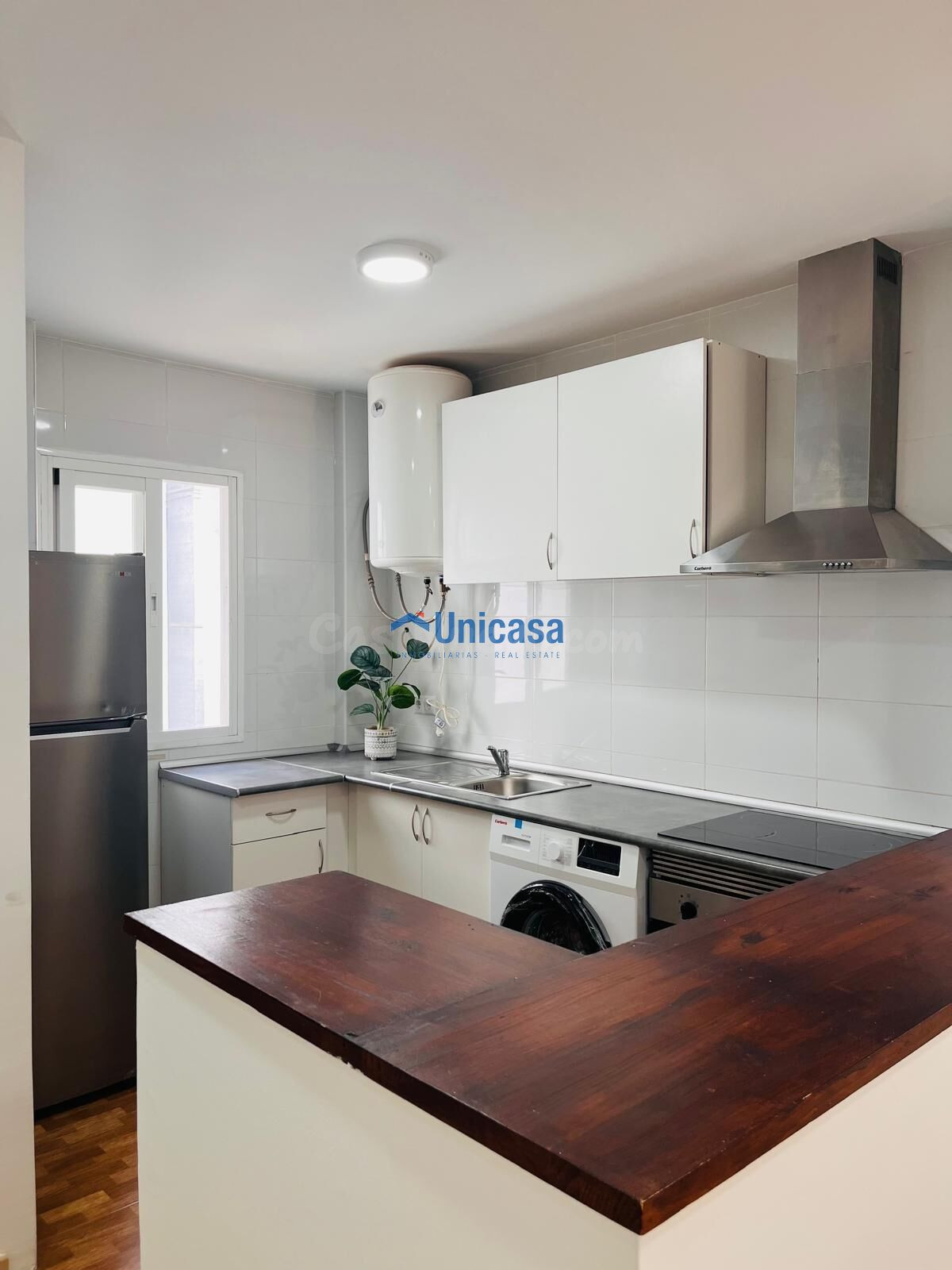 Olvídate de buscar aparcamiento! Piso de 2 dormitorios con g - foto 5