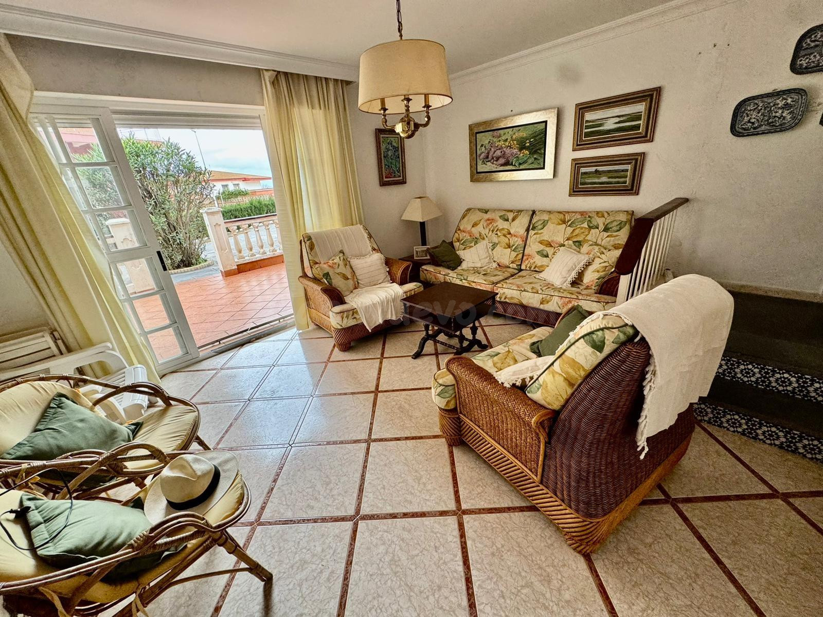 ¡A un paso del mar! Adosado en urbanización privada en Punta - foto 2