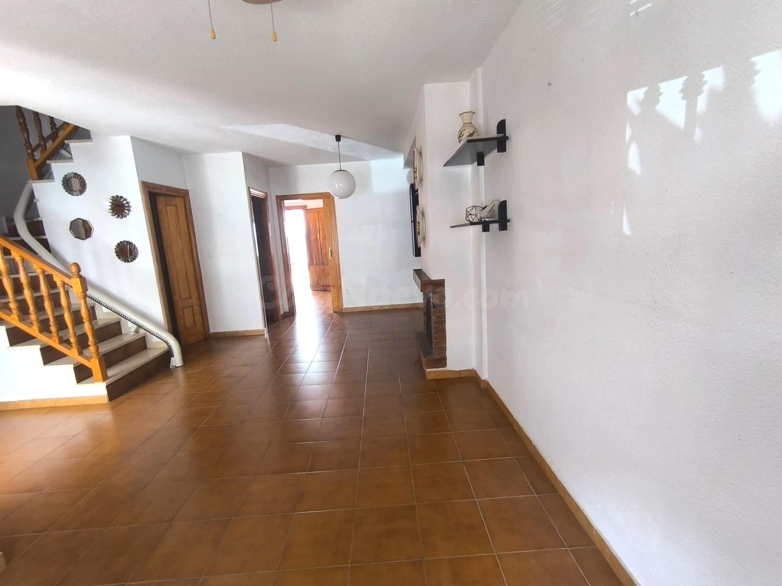 Magnifico adosado muy céntrico. - foto 4