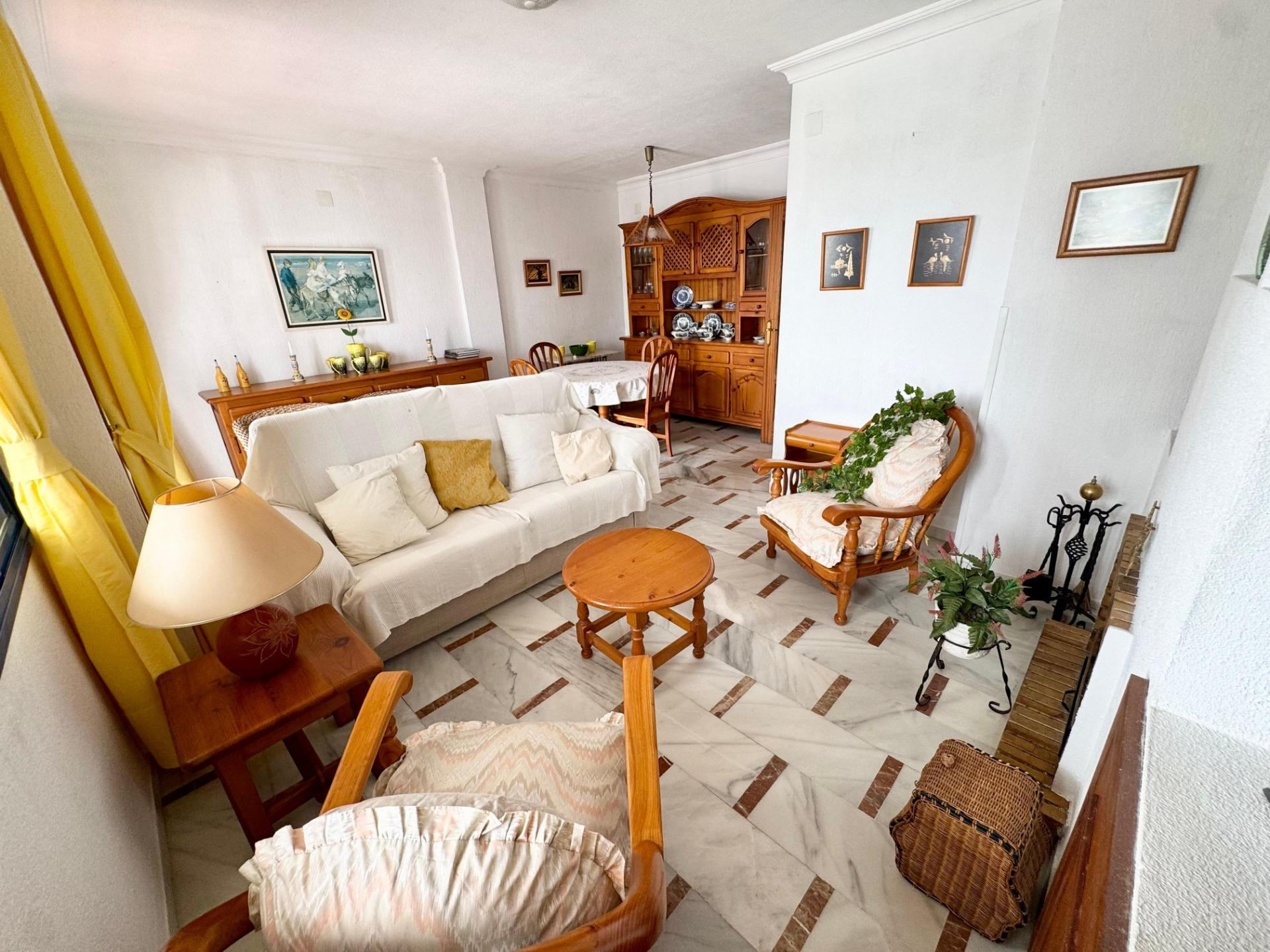 ¡Amplia vivienda con terraza en una de las mejores zonas de  - foto 2