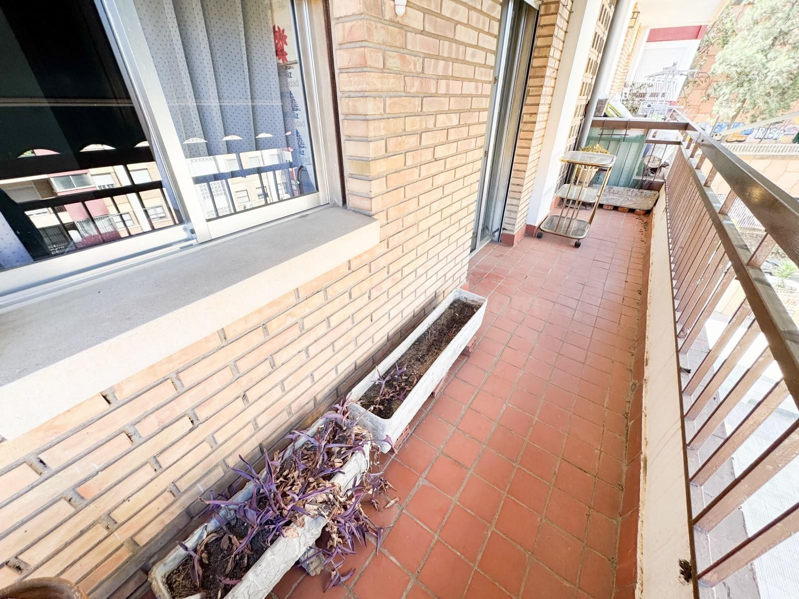 Amplio piso en el centro de Huelva con ascensor y garaje opc - foto 3