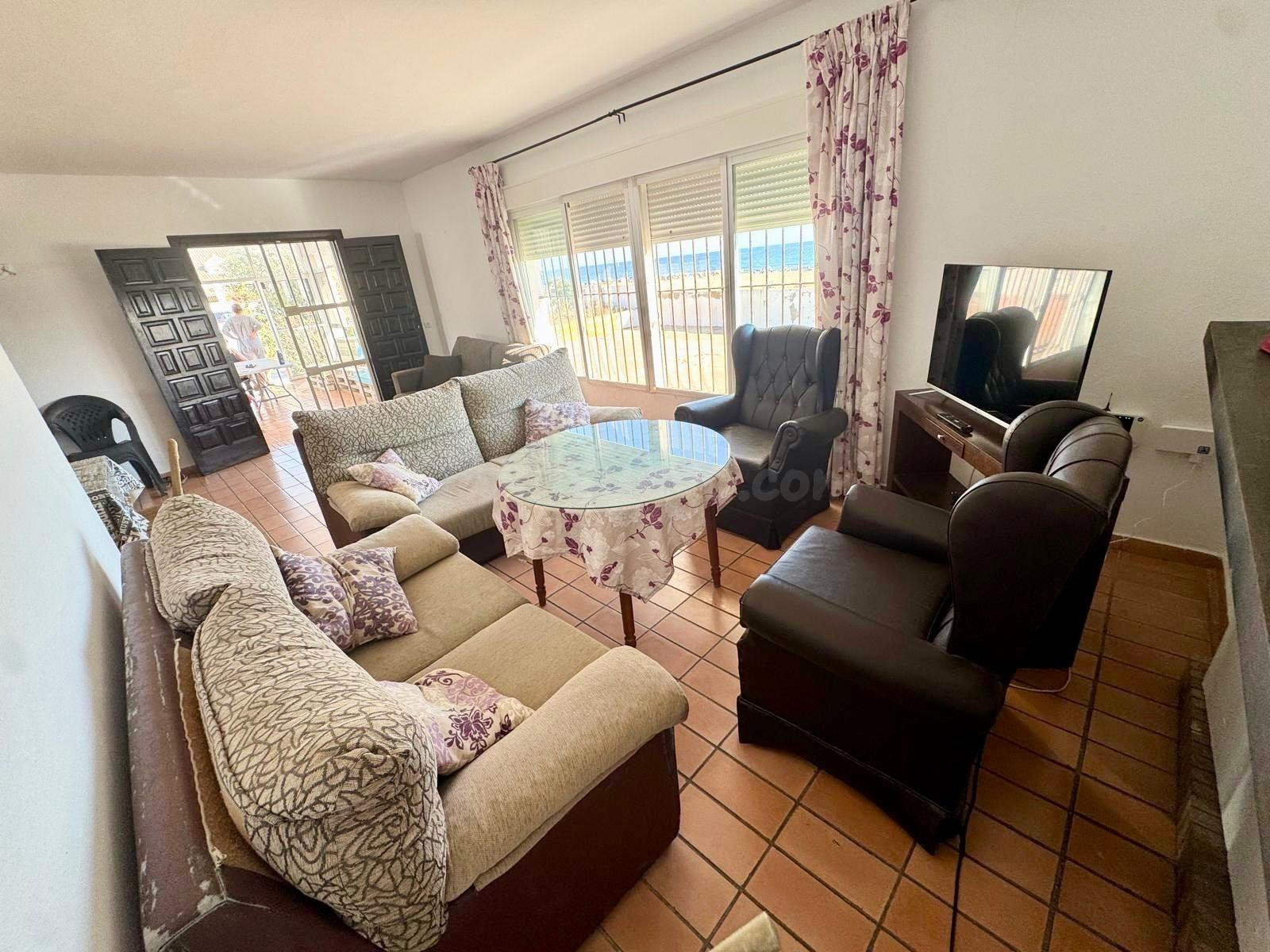 Magnífico chalet en primera línea de playa