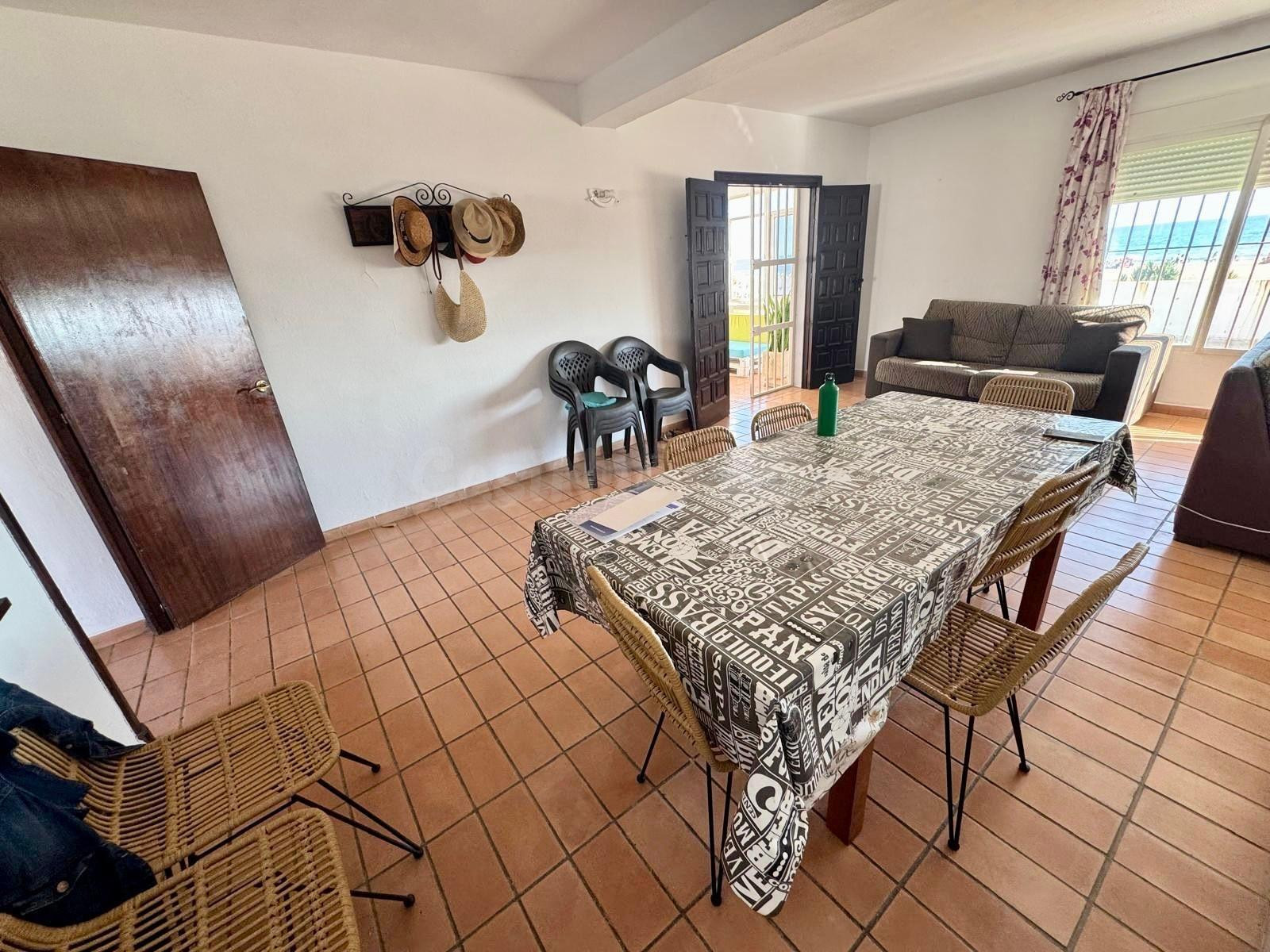 Magnífico chalet en primera línea de playa - foto 2