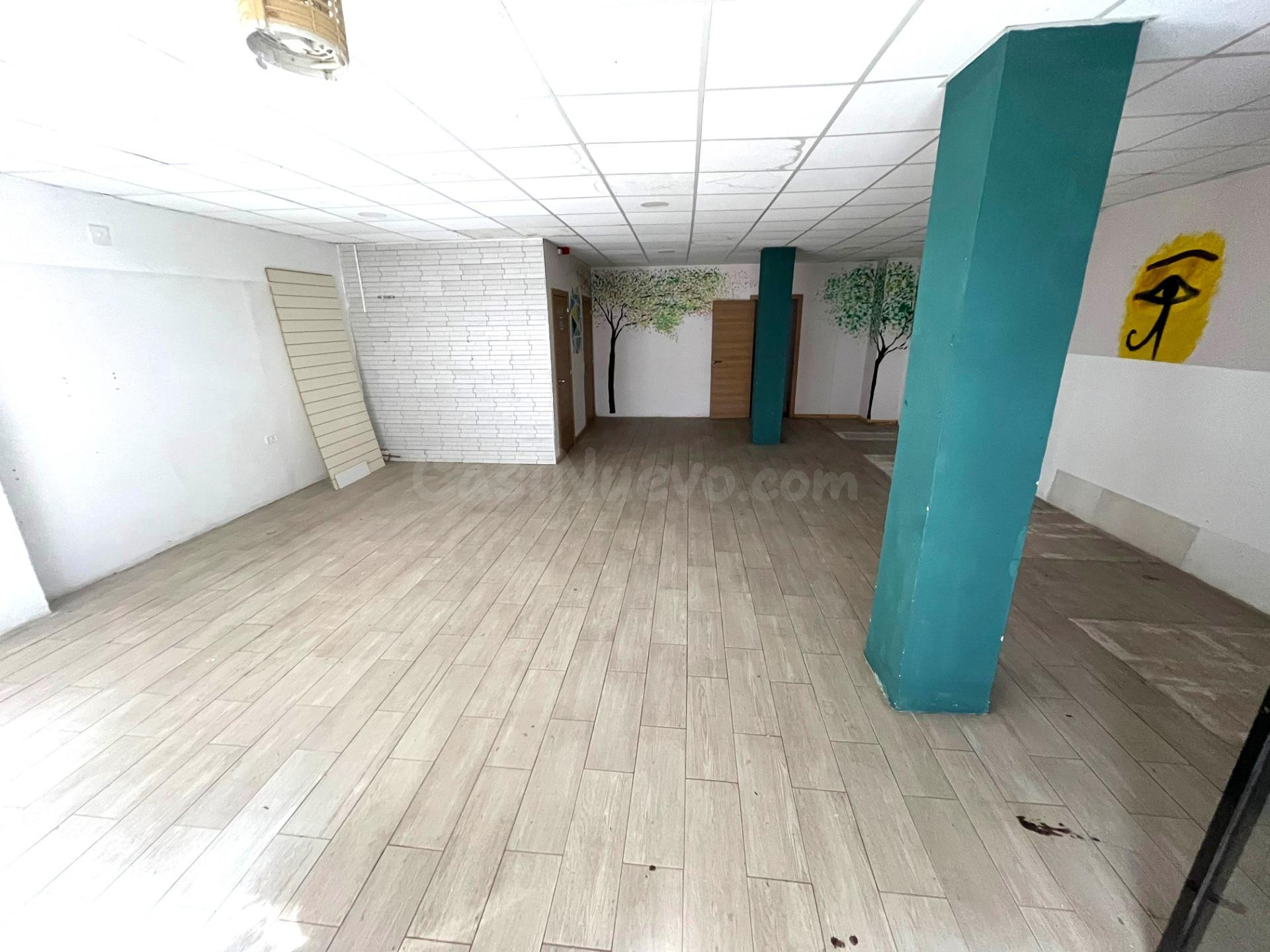 Local comercial 85m² en venta - Laguna de El Portil - foto 2