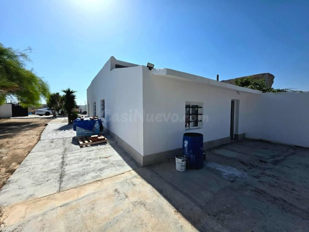 Casa de campo 4 habitaciones 218m² en venta - La Marina - foto 2