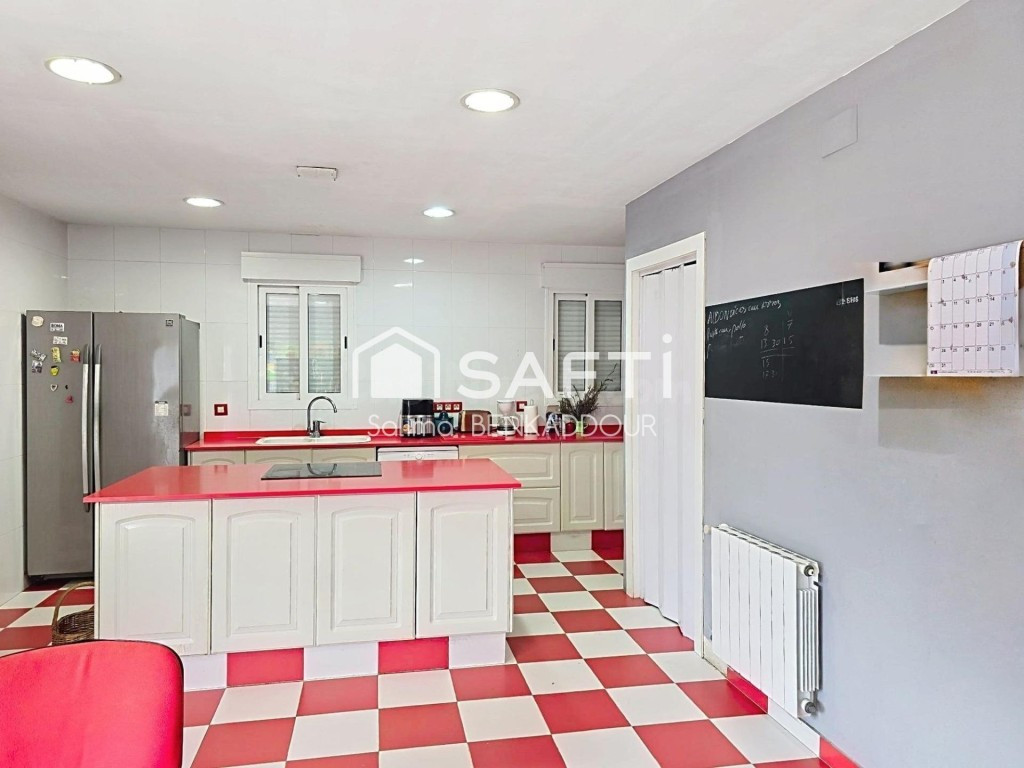Estupendo chalet de 998 m2 de parcela y 620 m2 de vivienda. - foto 2