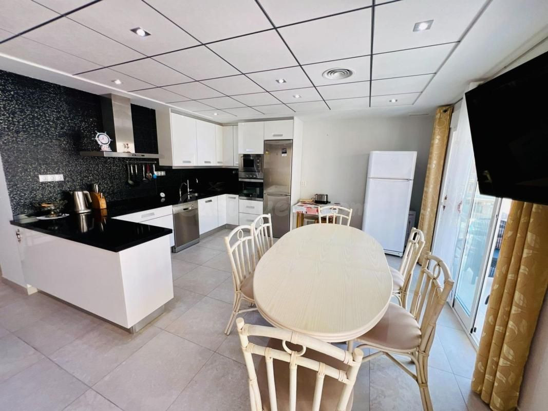 Apartamento 3 habitaciones 111m² en venta - Estacion de auto - foto 2