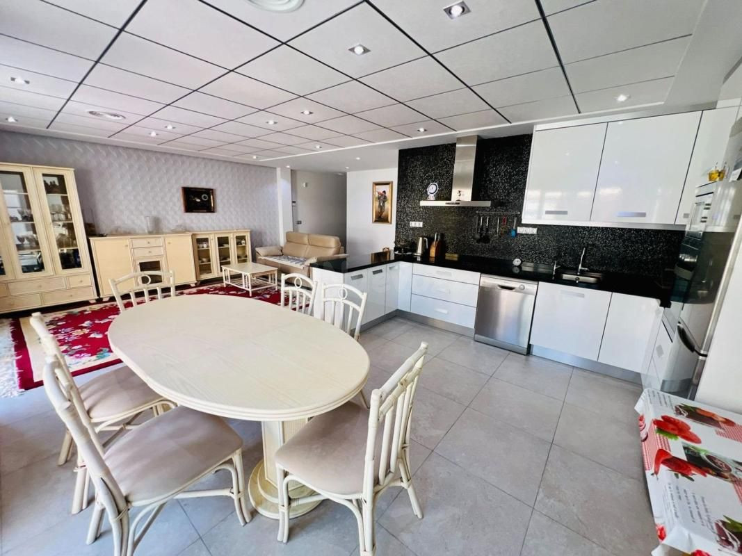 Apartamento 3 habitaciones 111m² en venta - Estacion de auto - foto 3