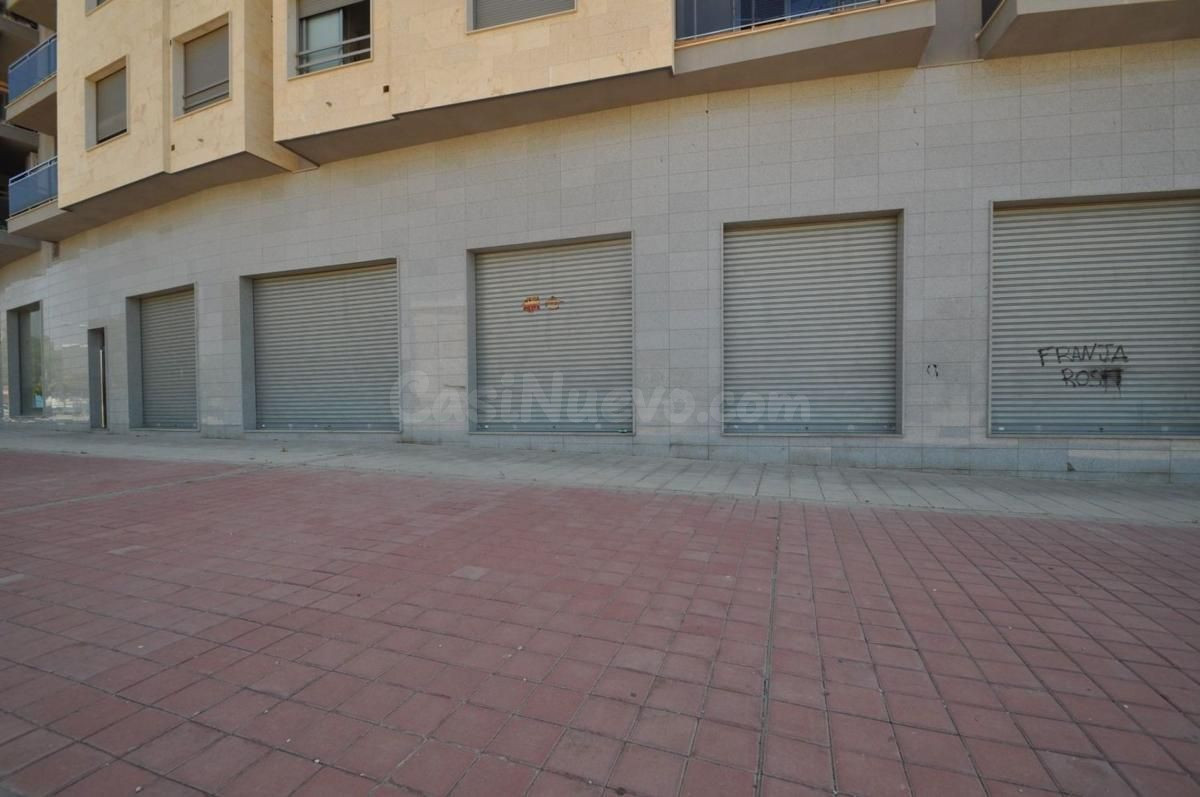 Local comercial 700m² en venta - Club de Campo
