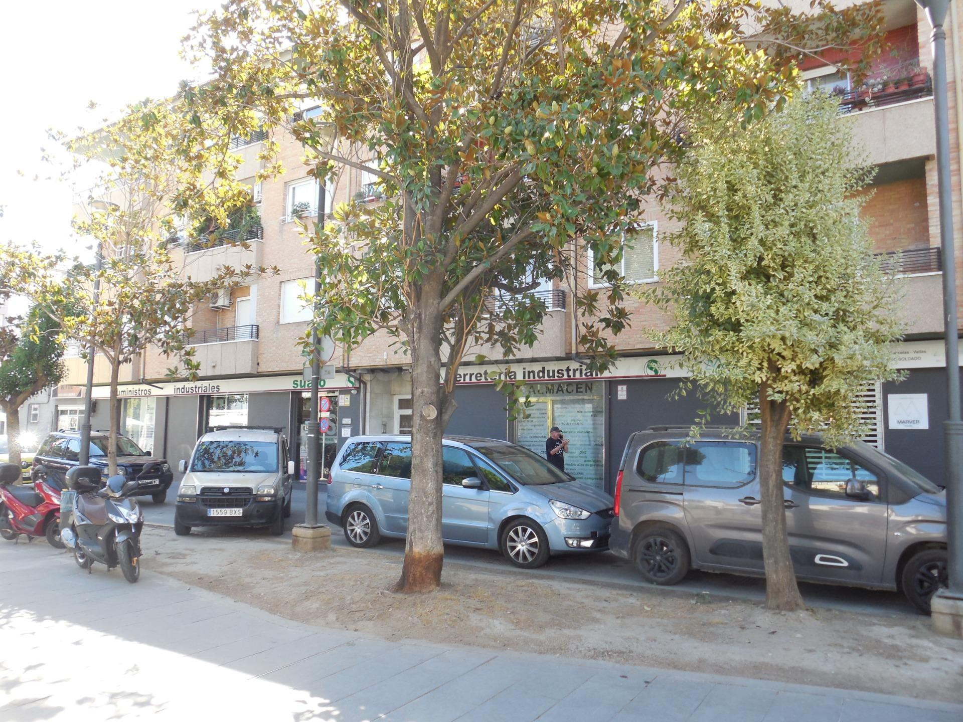 Piso en Armila junto parada de metro todo exterior. - foto 2