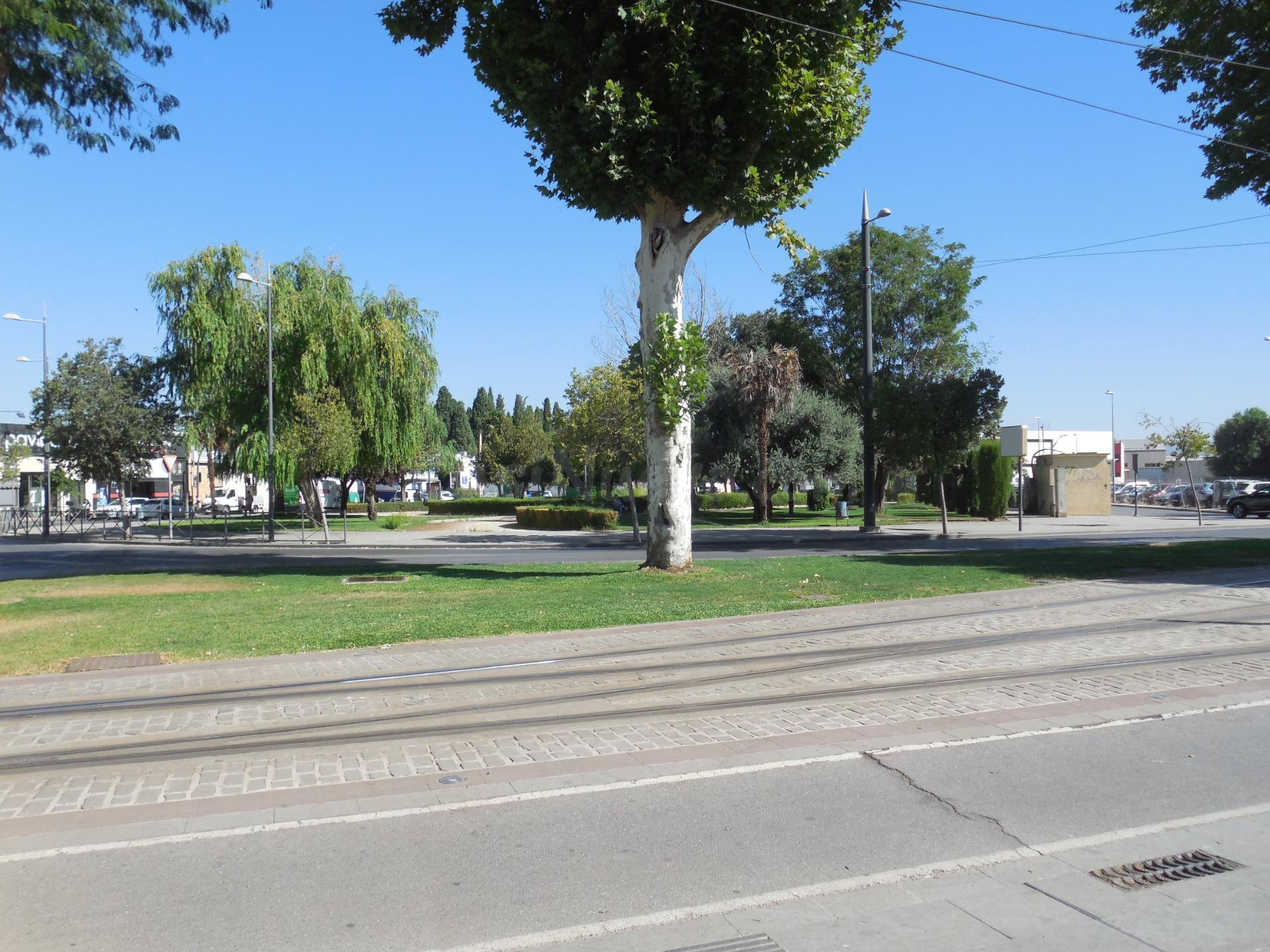 Piso en Armila junto parada de metro todo exterior. - foto 5