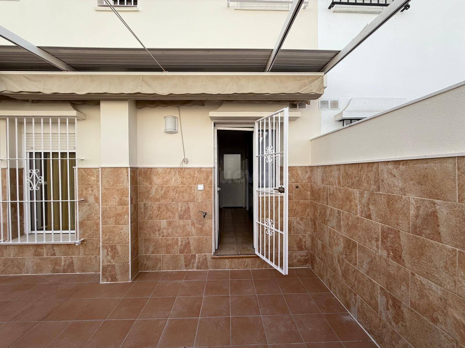 Adosado familiar en Chiclana de la Frontera, cerca de La Bar - foto 4